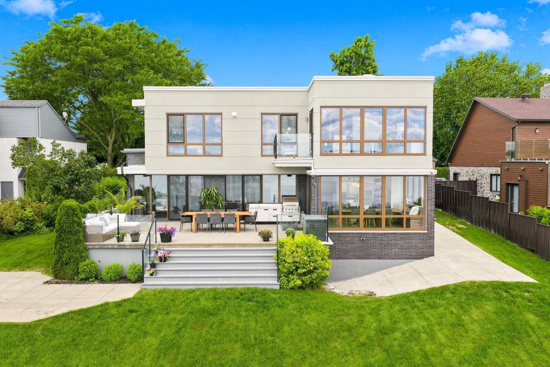 









33


Rue Rochefort

,
Repentigny (Repentigny),




QC
J5Y3C1

