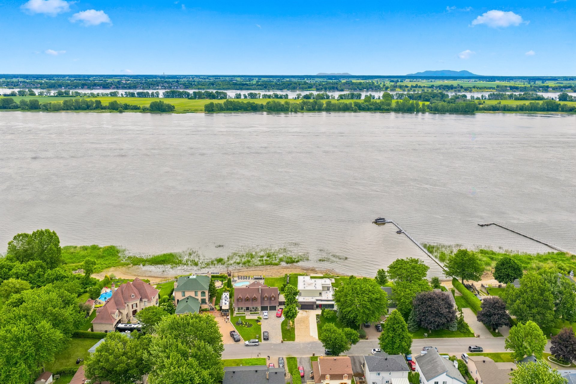 









33


Rue Rochefort

,
Repentigny (Repentigny),




QC
J5Y3C1

