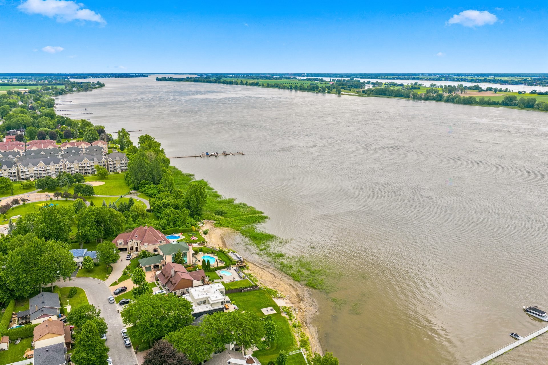 









33


Rue Rochefort

,
Repentigny (Repentigny),




QC
J5Y3C1

