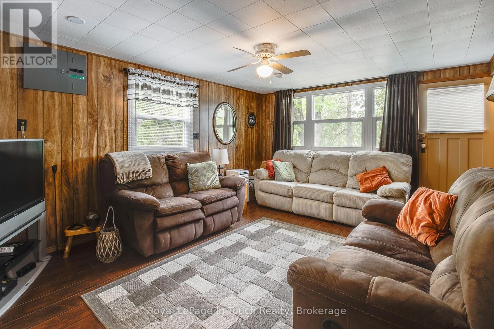 












9 EARLDOM BOULEVARD

,
Tay (Port McNicoll),




Ontario
L0K1R0

