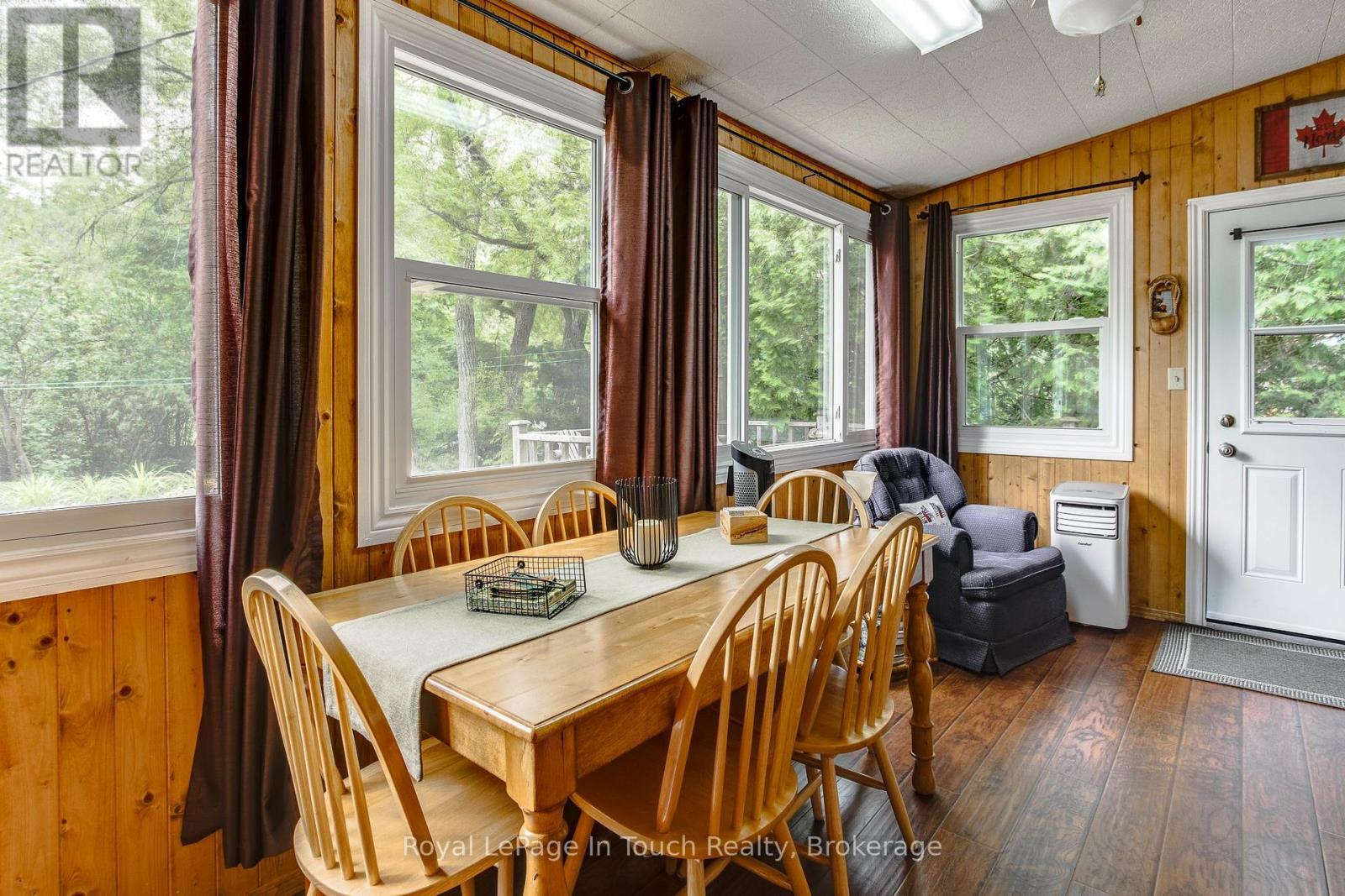












9 EARLDOM BOULEVARD

,
Tay (Port McNicoll),




Ontario
L0K1R0

