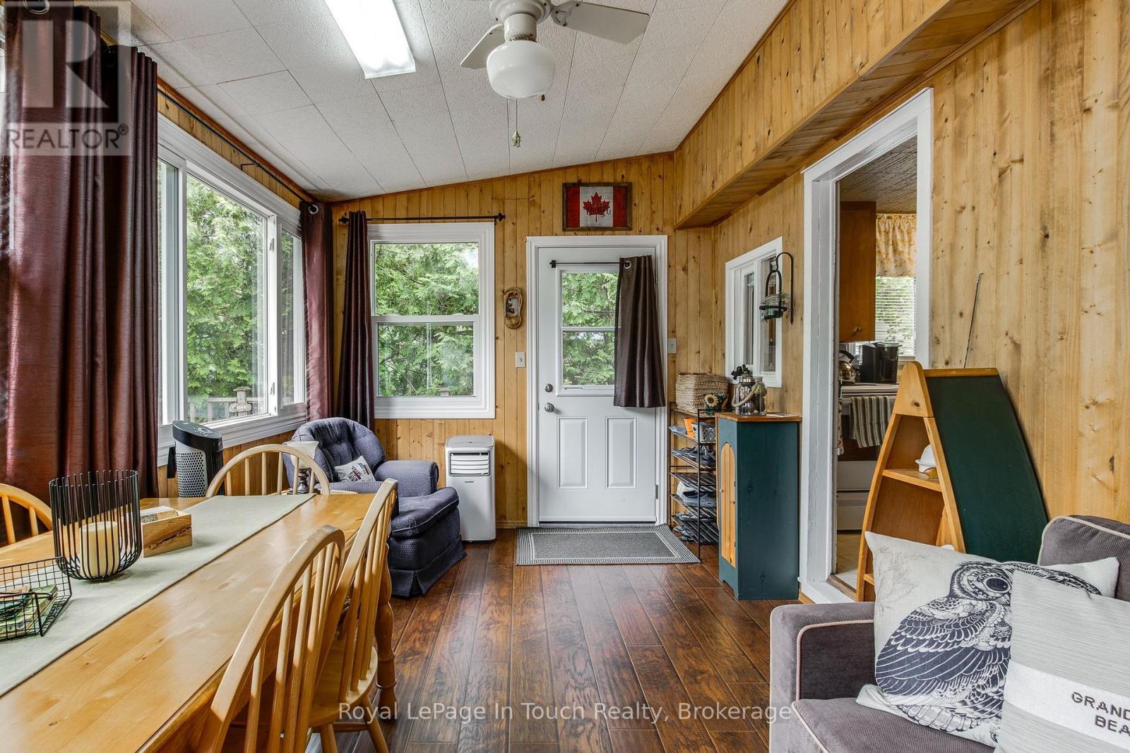 












9 EARLDOM BOULEVARD

,
Tay (Port McNicoll),




Ontario
L0K1R0


