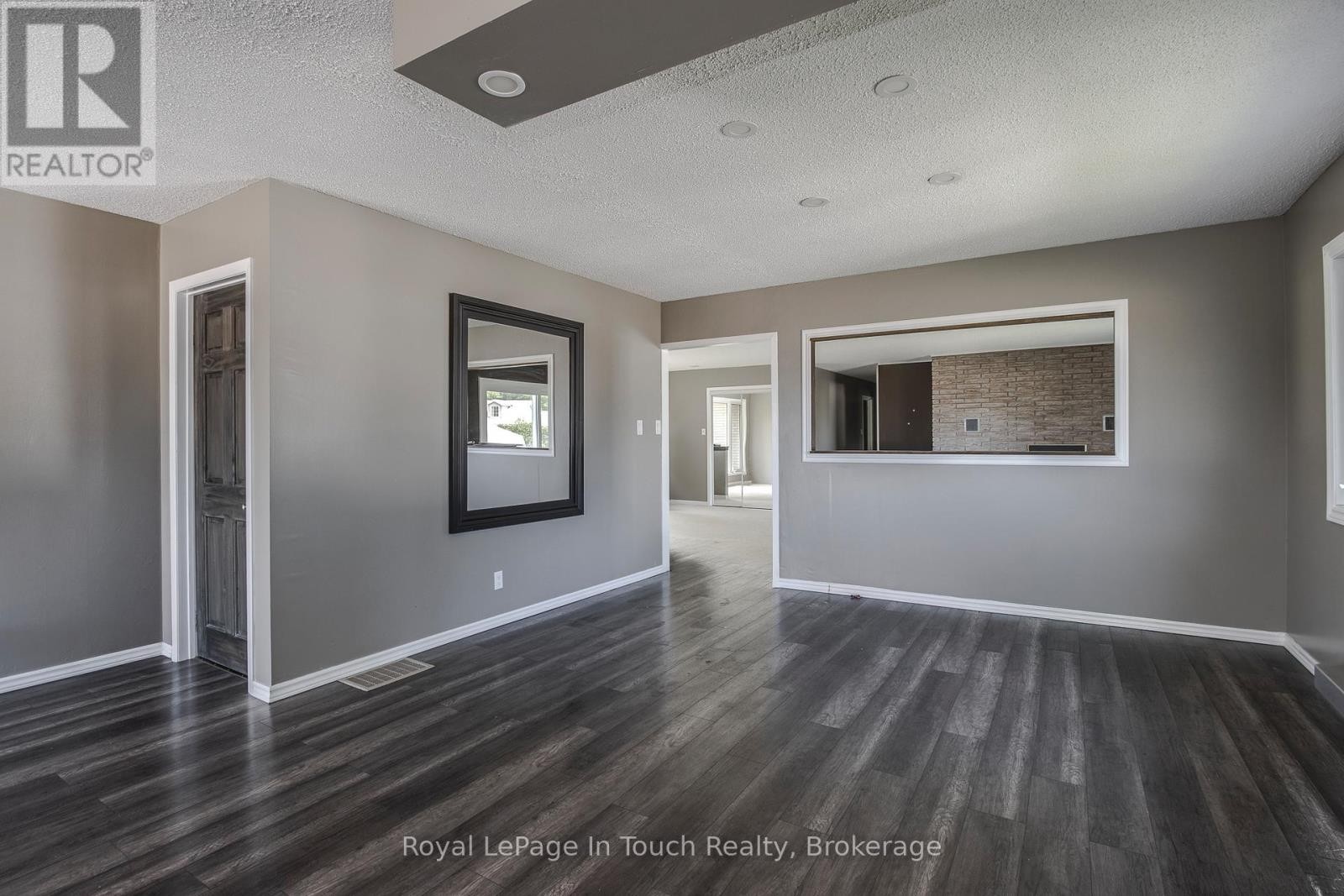 












740 BALM BEACH ROAD E

,
Midland,




Ontario
L4R4K4

