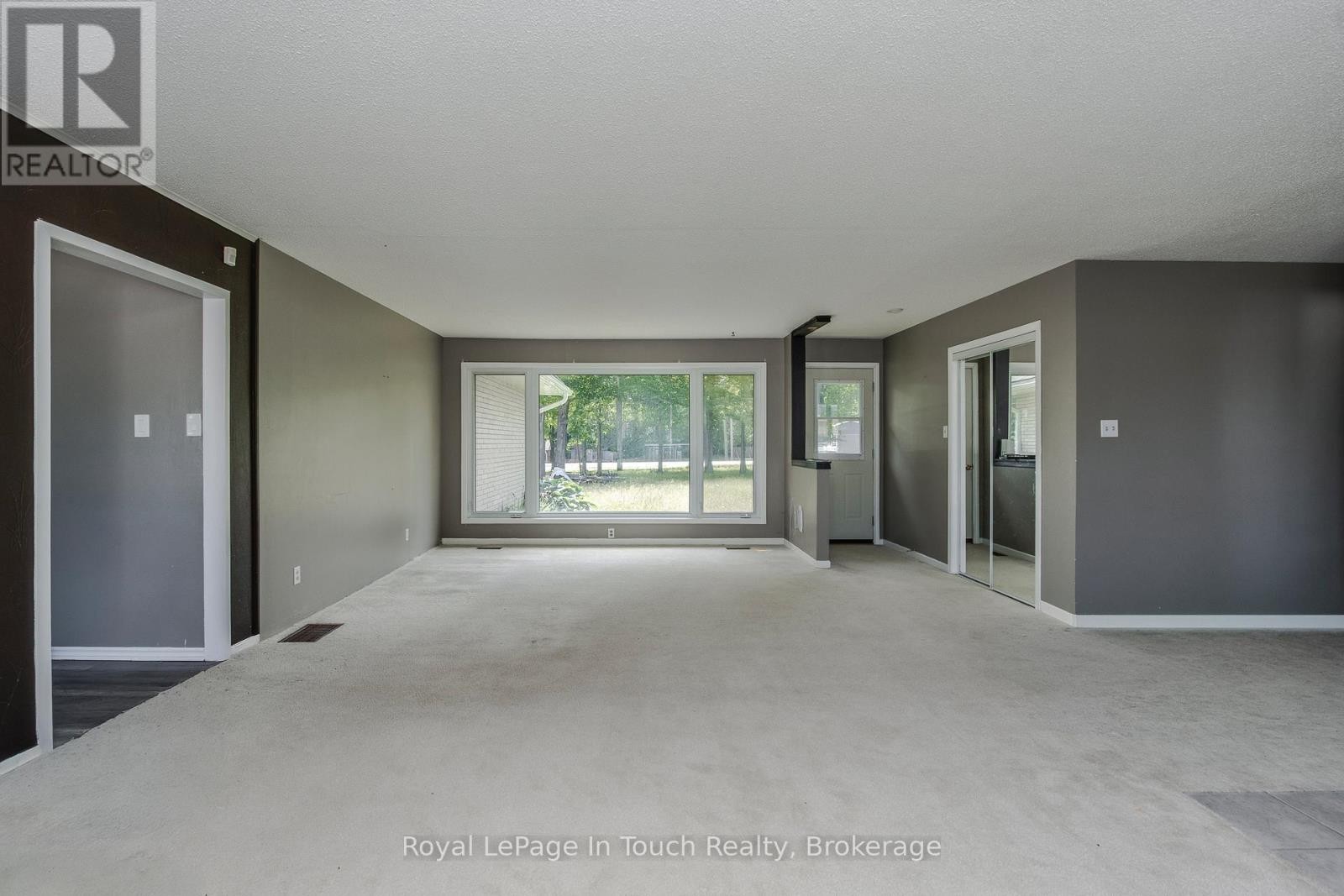 












740 BALM BEACH ROAD E

,
Midland,




Ontario
L4R4K4

