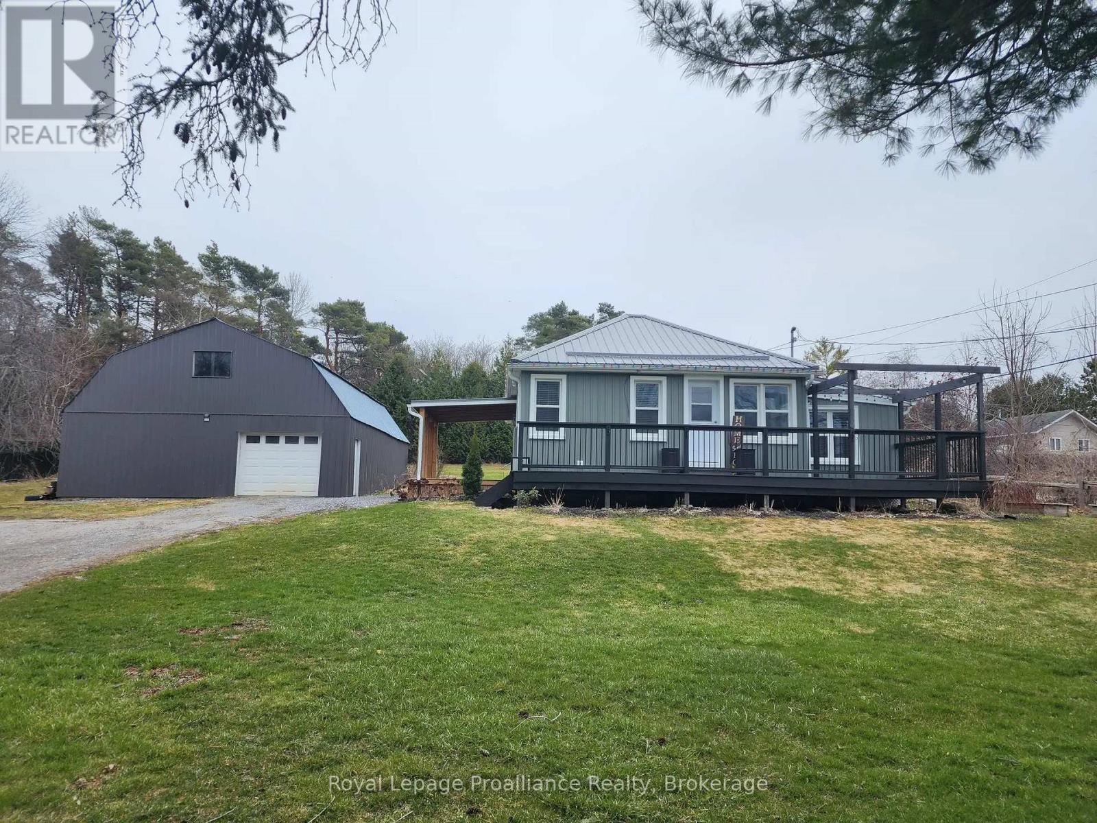 












2307 COUNTY RD 3

,
Prince Edward County (Ameliasburg Ward),




Ontario
K0K1L0

