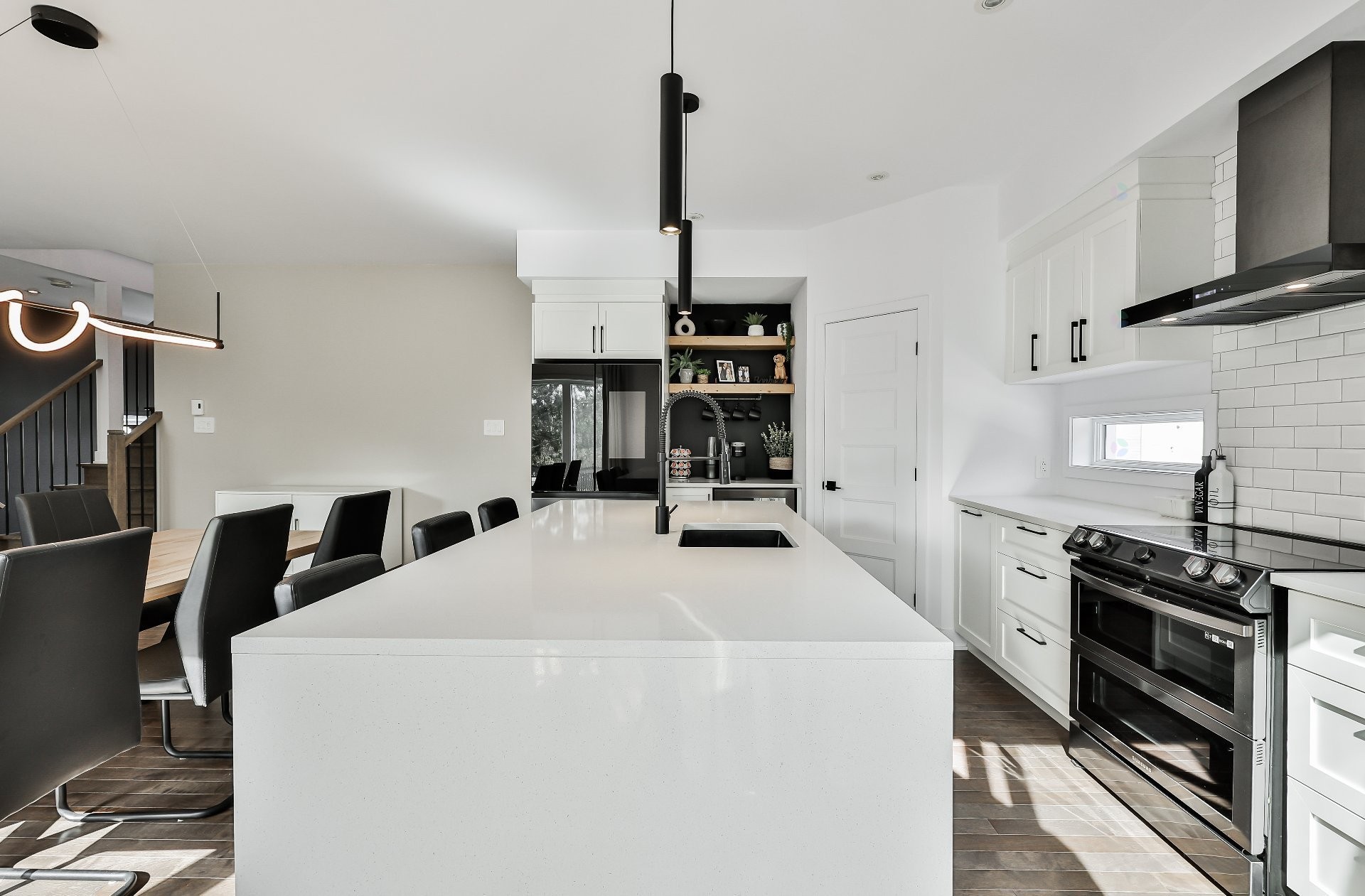 









933


Rue du Faubourg

,
Saint-Jérôme,




QC
J5L0H9

