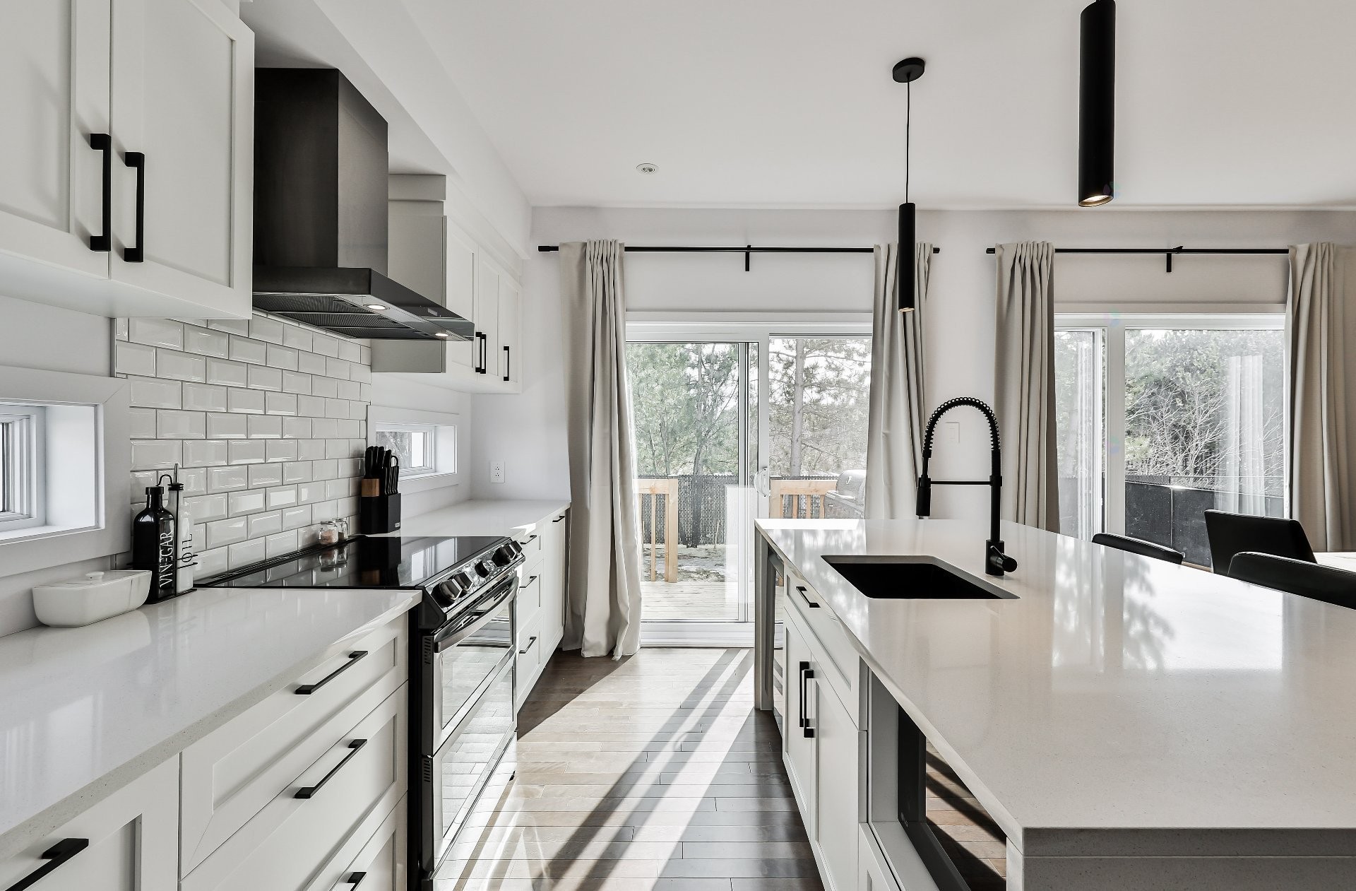 









933


Rue du Faubourg

,
Saint-Jérôme,




QC
J5L0H9

