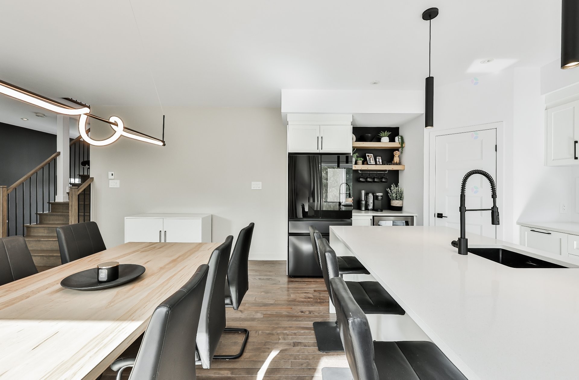 









933


Rue du Faubourg

,
Saint-Jérôme,




QC
J5L0H9

