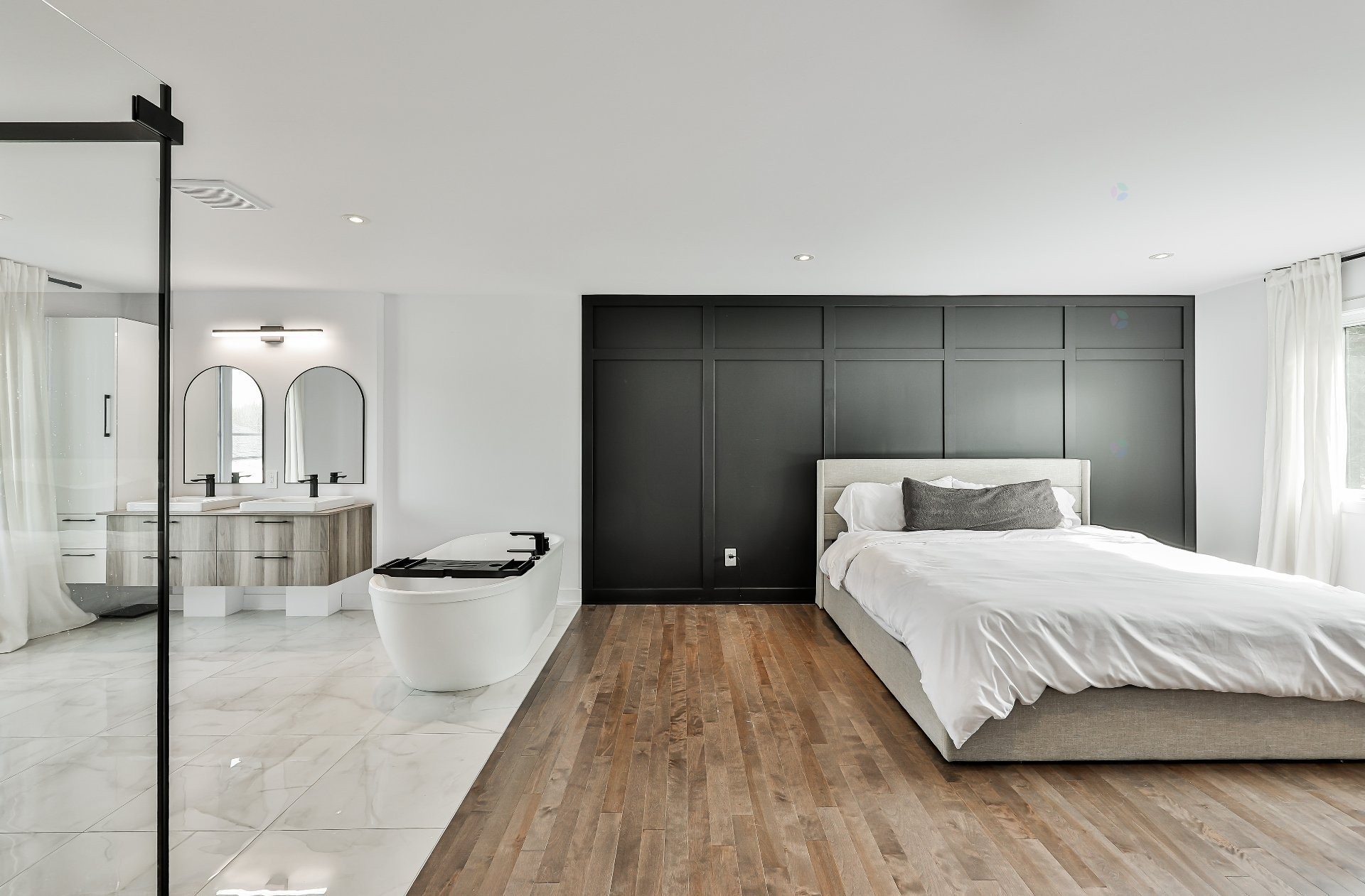









933


Rue du Faubourg

,
Saint-Jérôme,




QC
J5L0H9

