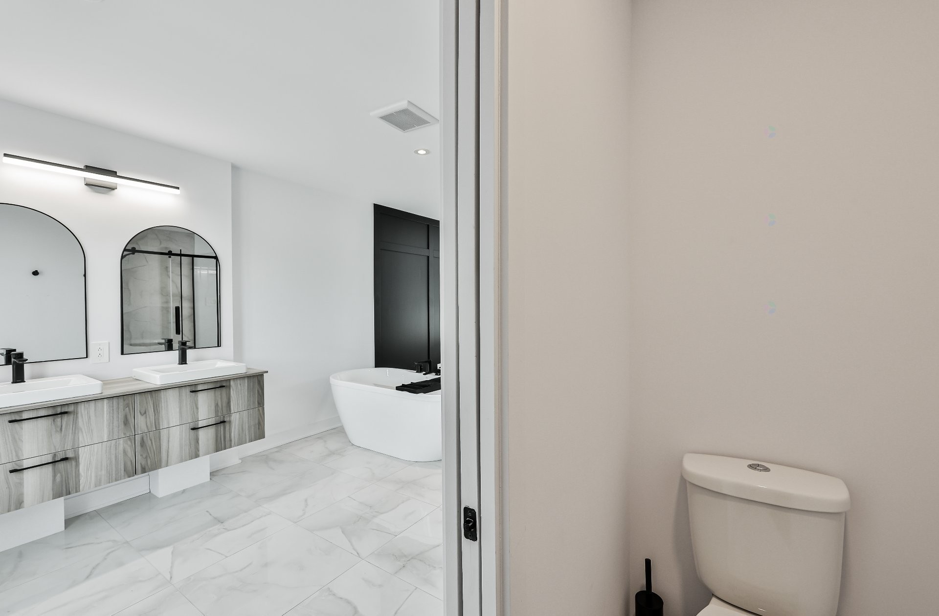 









933


Rue du Faubourg

,
Saint-Jérôme,




QC
J5L0H9

