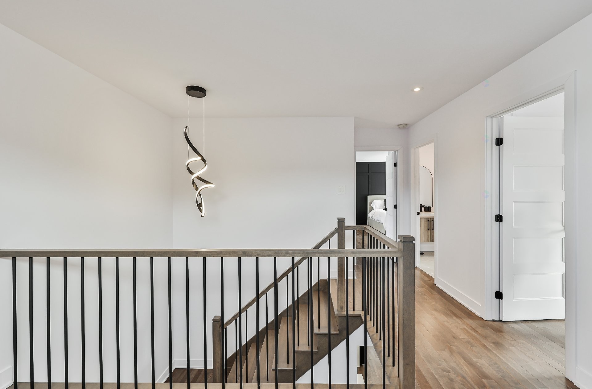 









933


Rue du Faubourg

,
Saint-Jérôme,




QC
J5L0H9

