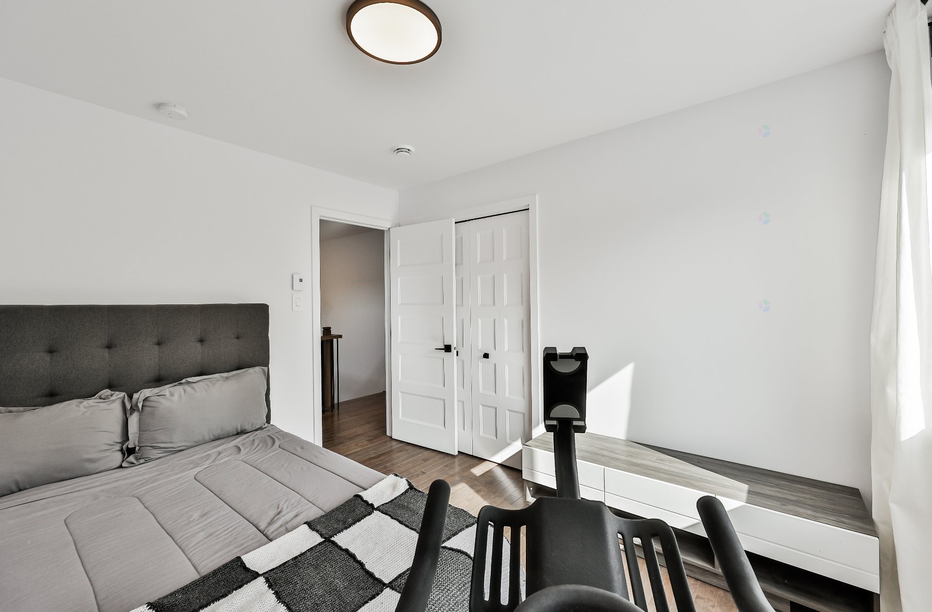 









933


Rue du Faubourg

,
Saint-Jérôme,




QC
J5L0H9

