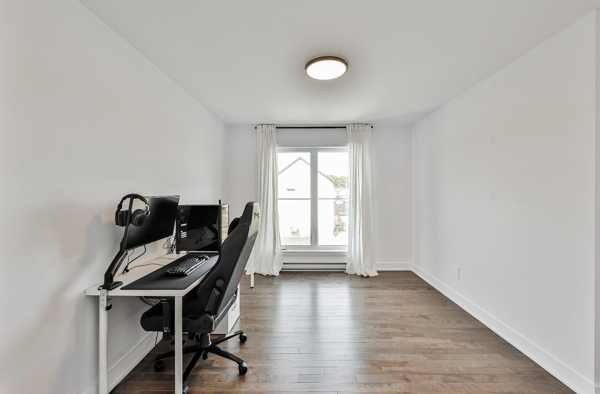 









933


Rue du Faubourg

,
Saint-Jérôme,




QC
J5L0H9

