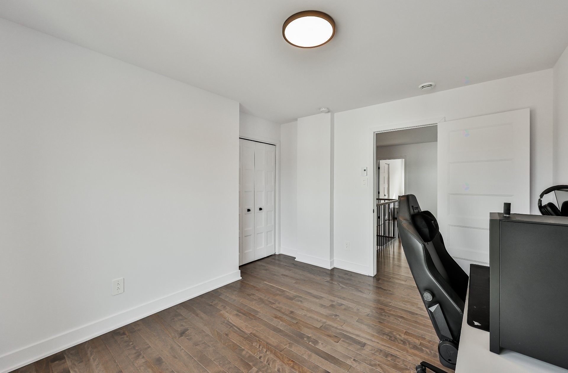 









933


Rue du Faubourg

,
Saint-Jérôme,




QC
J5L0H9

