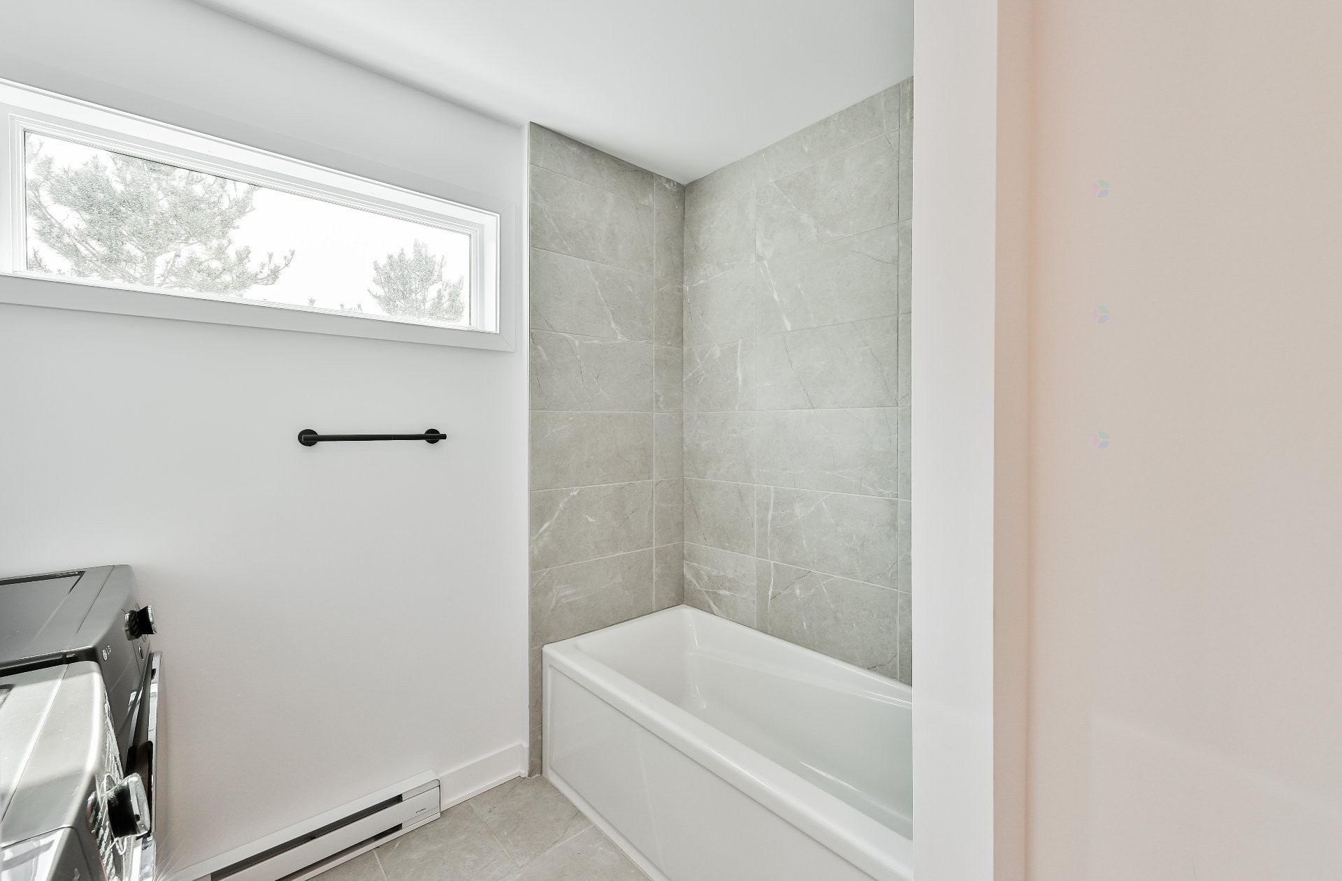 









933


Rue du Faubourg

,
Saint-Jérôme,




QC
J5L0H9

