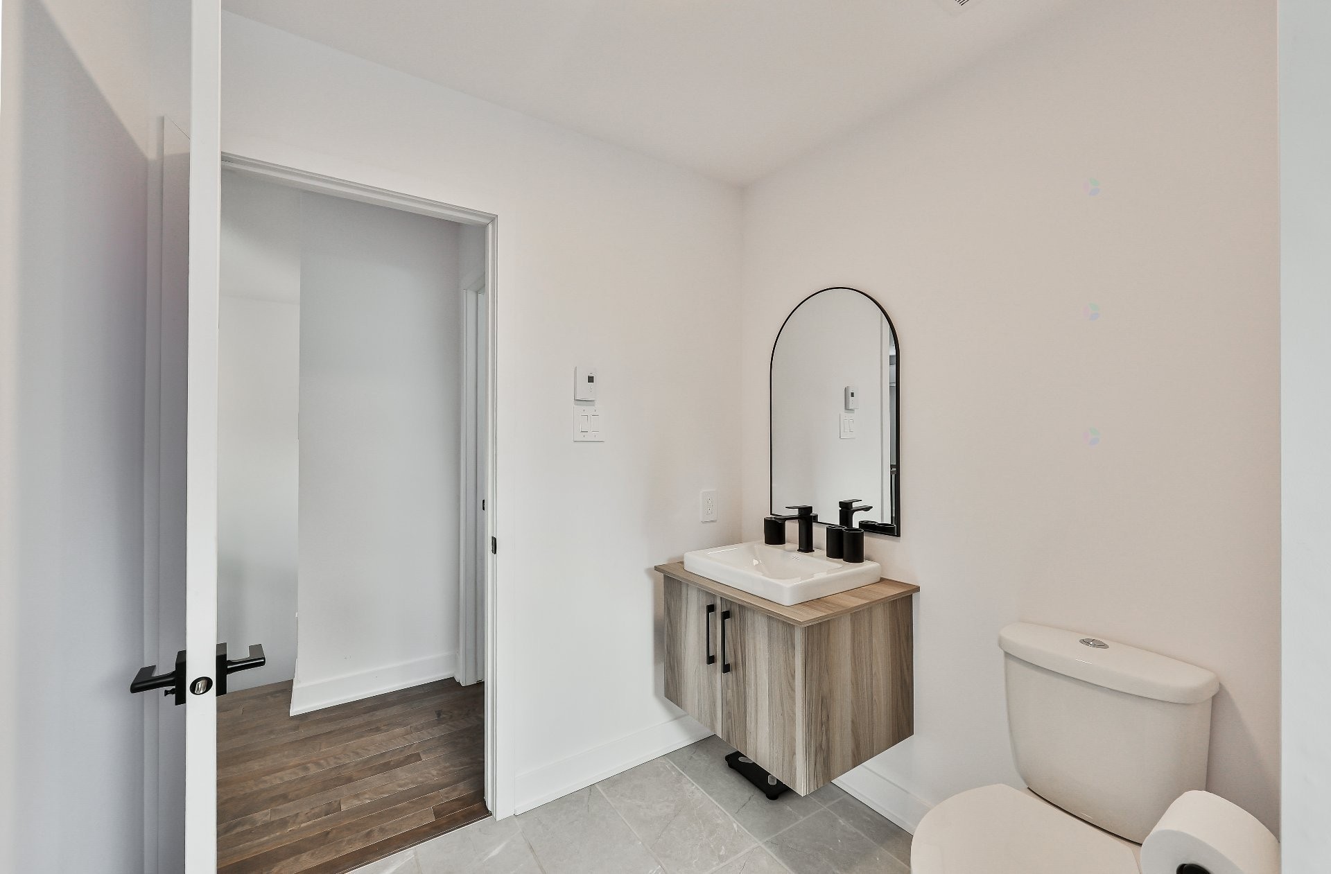 









933


Rue du Faubourg

,
Saint-Jérôme,




QC
J5L0H9

