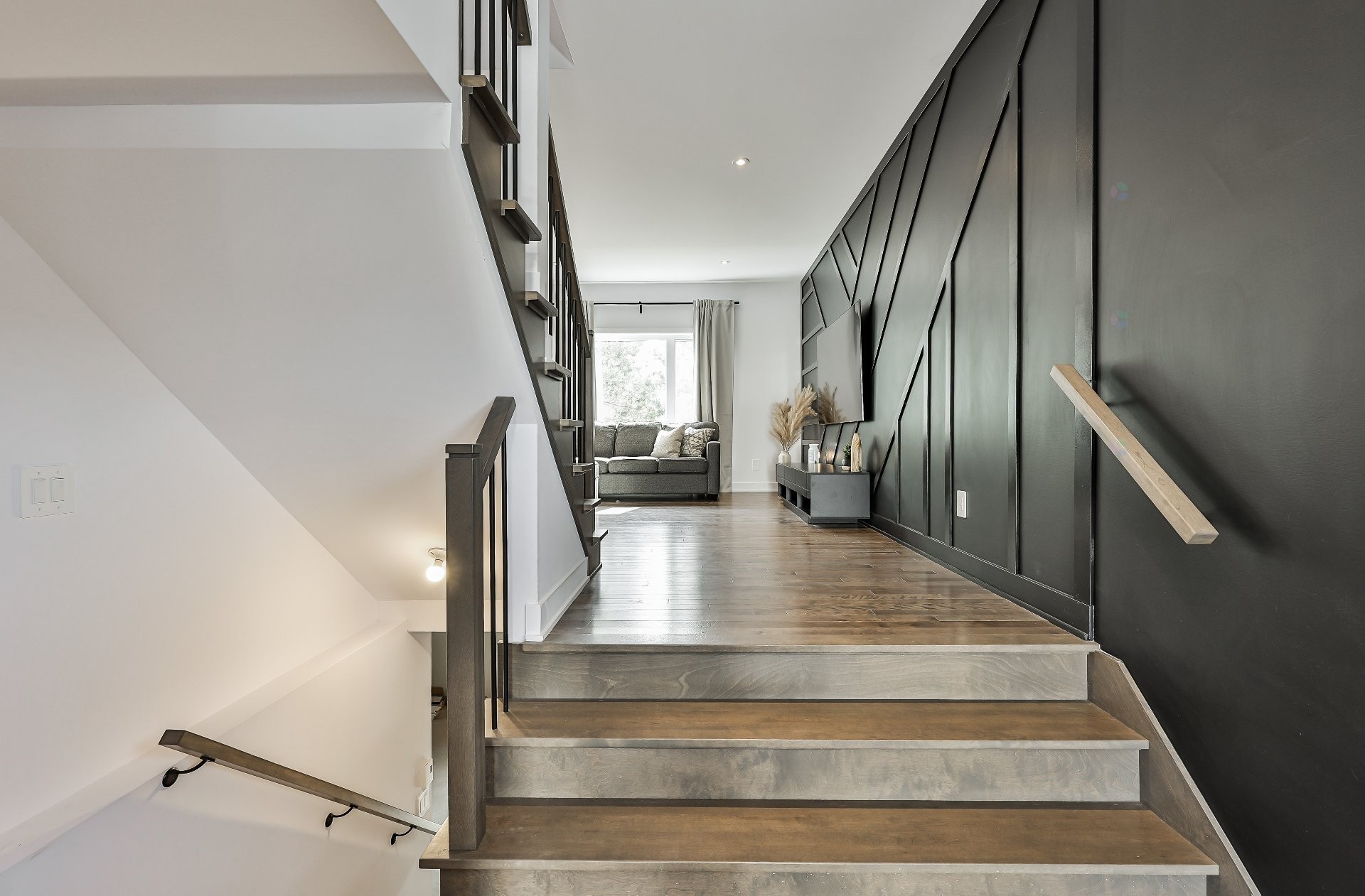 









933


Rue du Faubourg

,
Saint-Jérôme,




QC
J5L0H9

