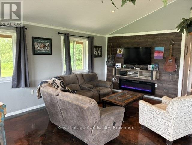 












382162 CONCESSION 17 ROAD E

,
Georgian Bluffs,




Ontario
N0H2T0

