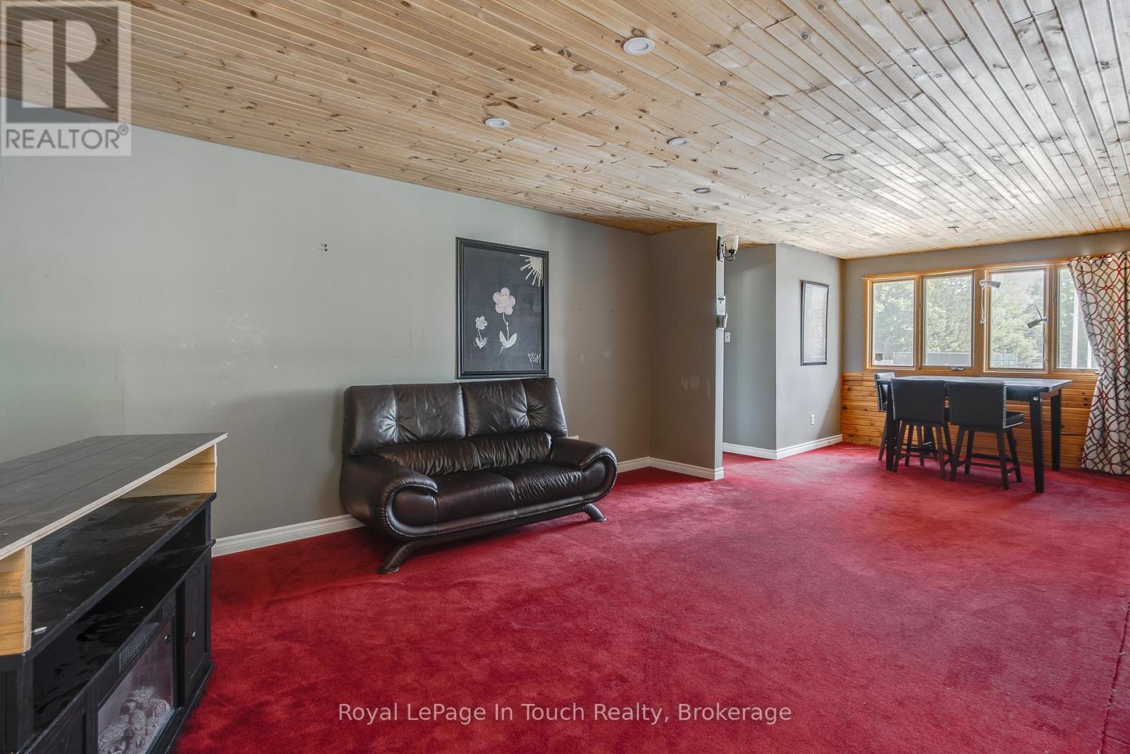 












740 BALM BEACH ROAD E

,
Midland,




Ontario
L4R4K4

