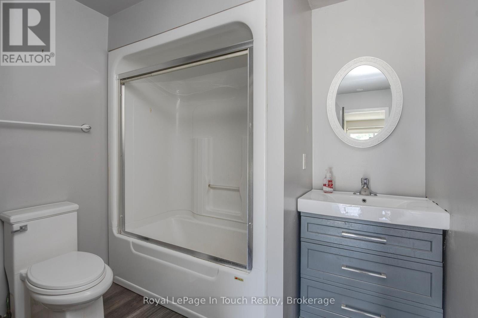 












740 BALM BEACH ROAD E

,
Midland,




Ontario
L4R4K4

