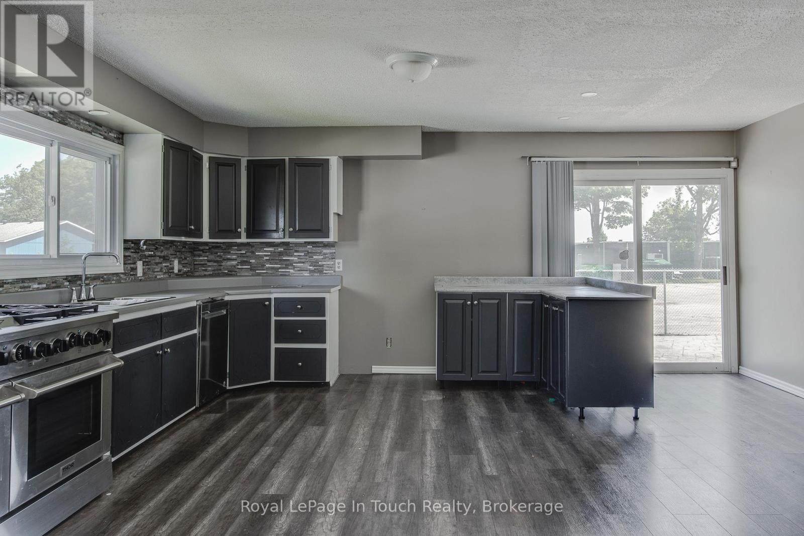 












740 BALM BEACH ROAD E

,
Midland,




Ontario
L4R4K4

