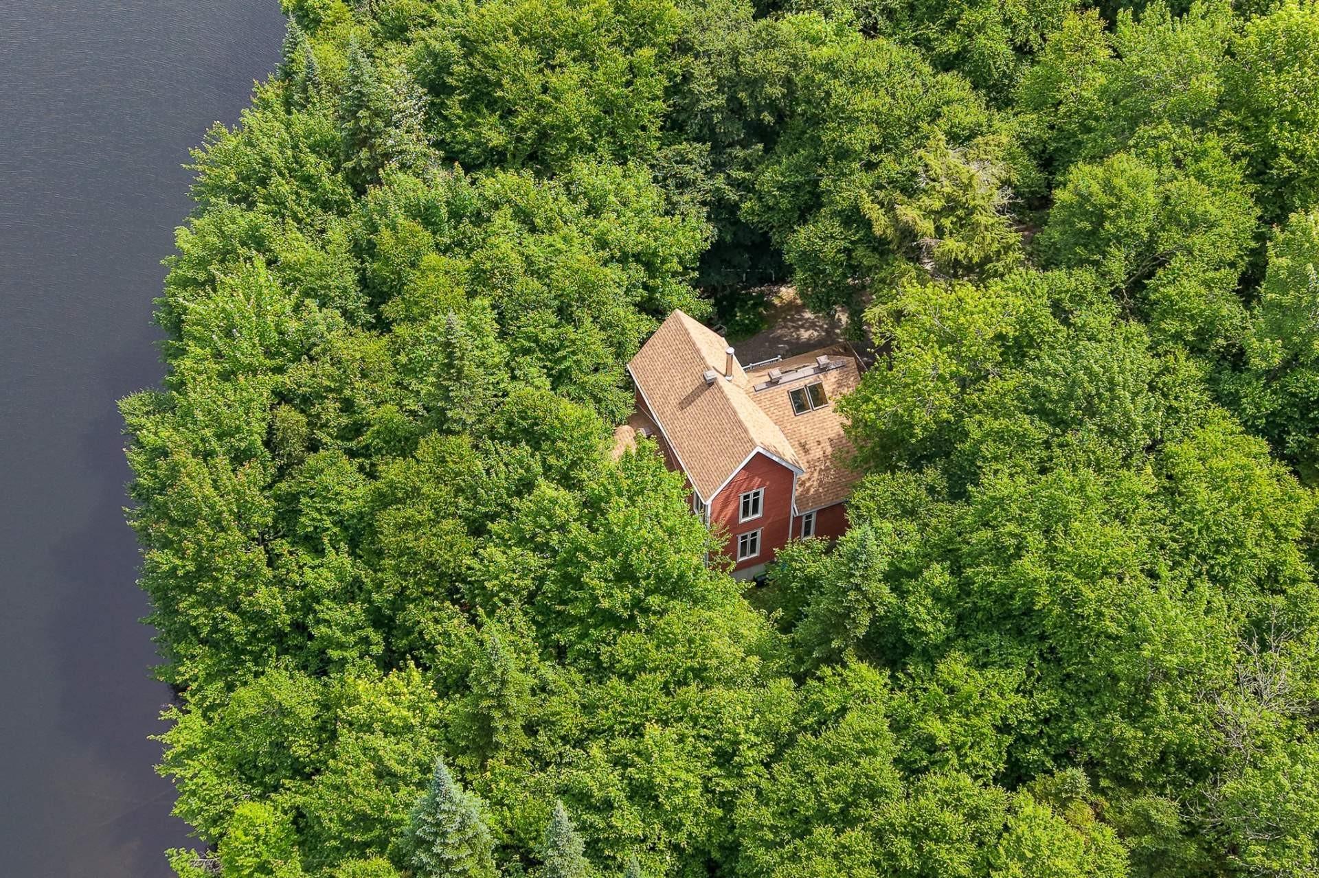 









435


Ch. du Tangara

,
Lac-aux-Sables,




QC
G0X1M0


