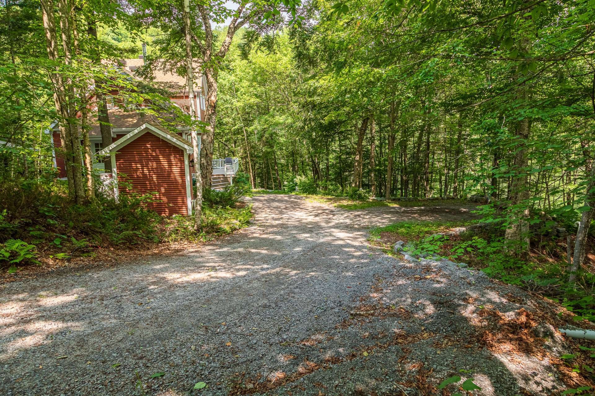 









435


Ch. du Tangara

,
Lac-aux-Sables,




QC
G0X1M0

