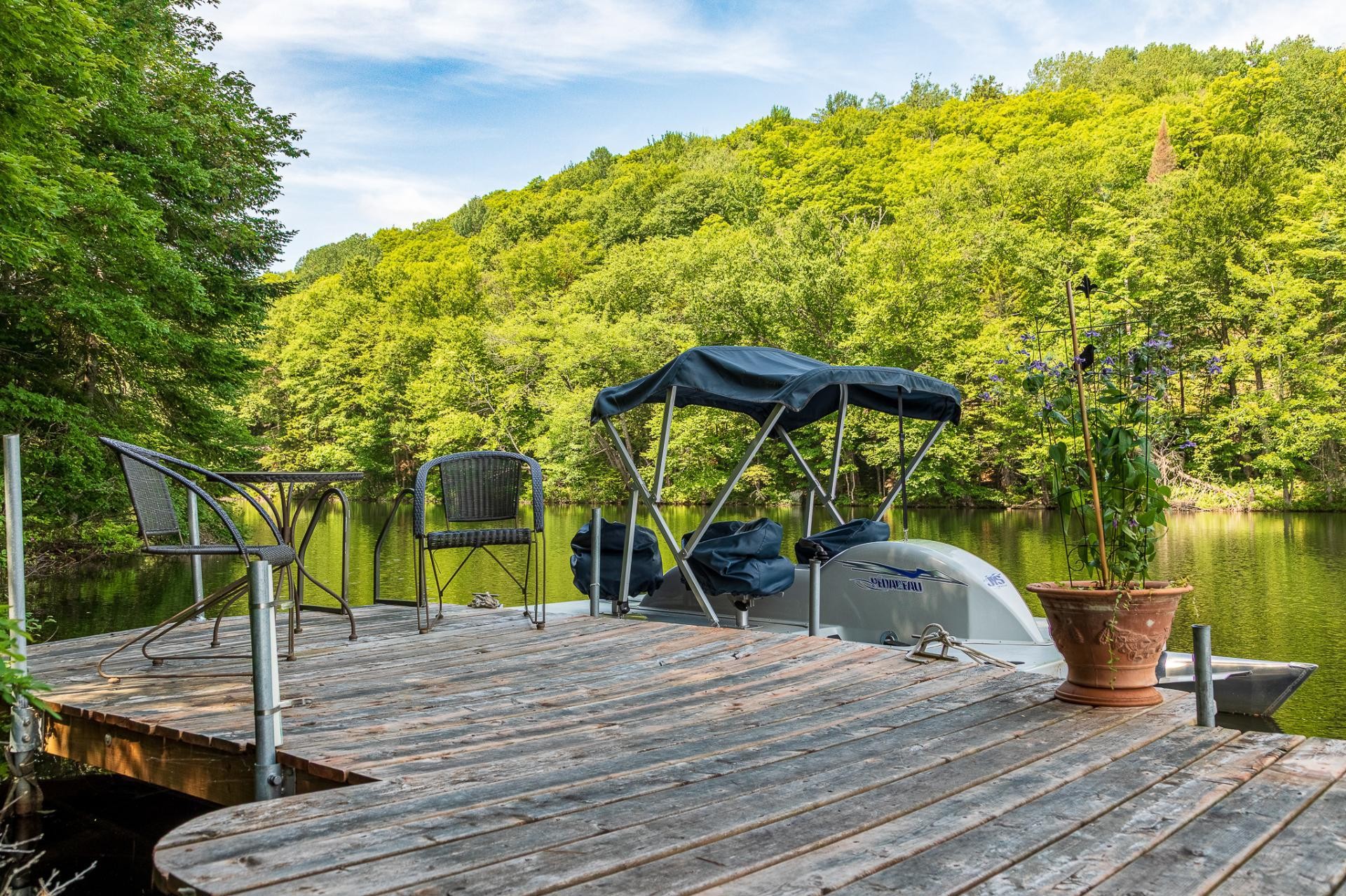 









435


Ch. du Tangara

,
Lac-aux-Sables,




QC
G0X1M0

