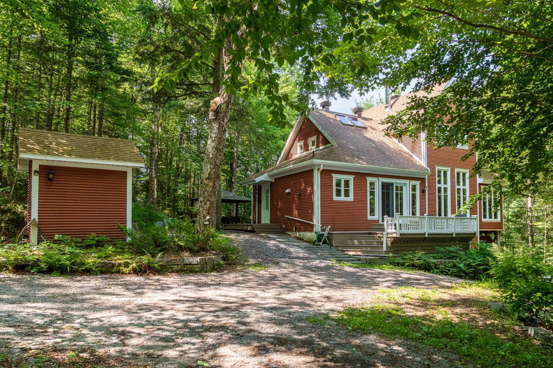 









435


Ch. du Tangara

,
Lac-aux-Sables,




QC
G0X1M0

