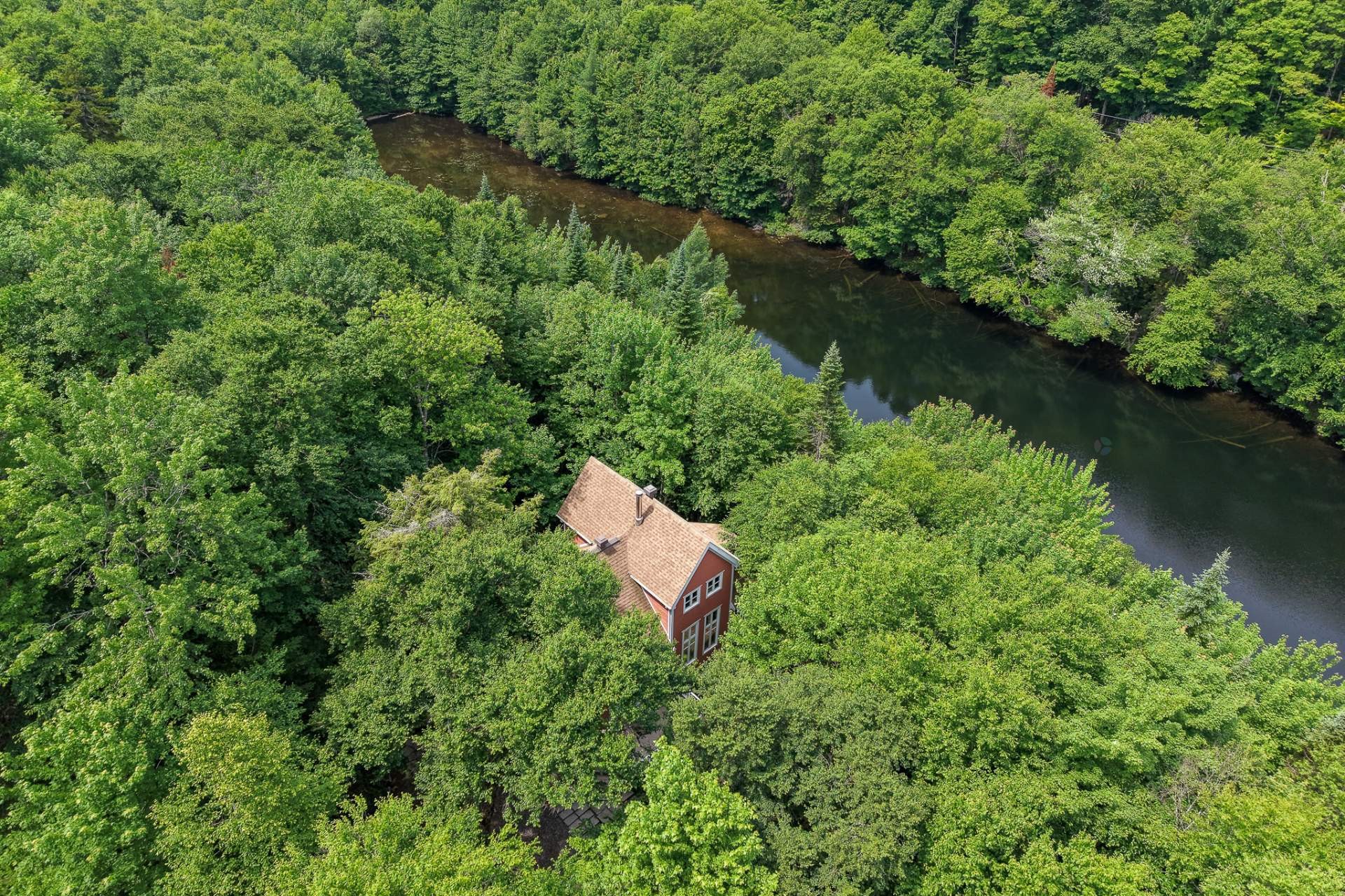 









435


Ch. du Tangara

,
Lac-aux-Sables,




QC
G0X1M0

