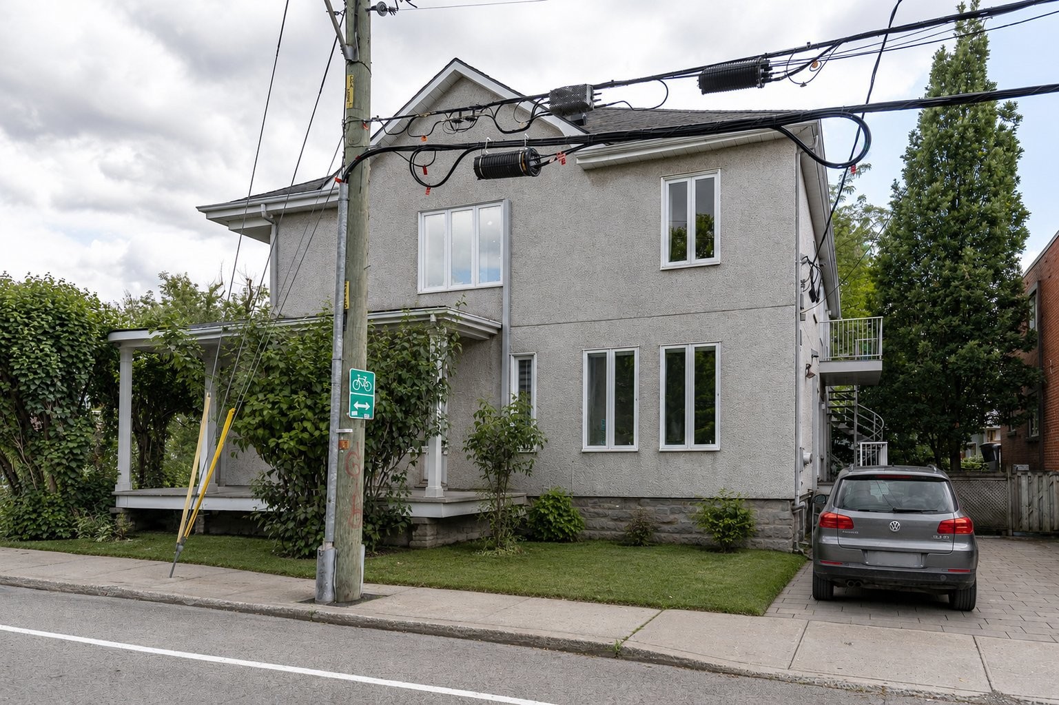 









2067Z


Boul. Gouin E.

,
Montréal (Ahuntsic-Cartierville),




QC
H2B1W7

