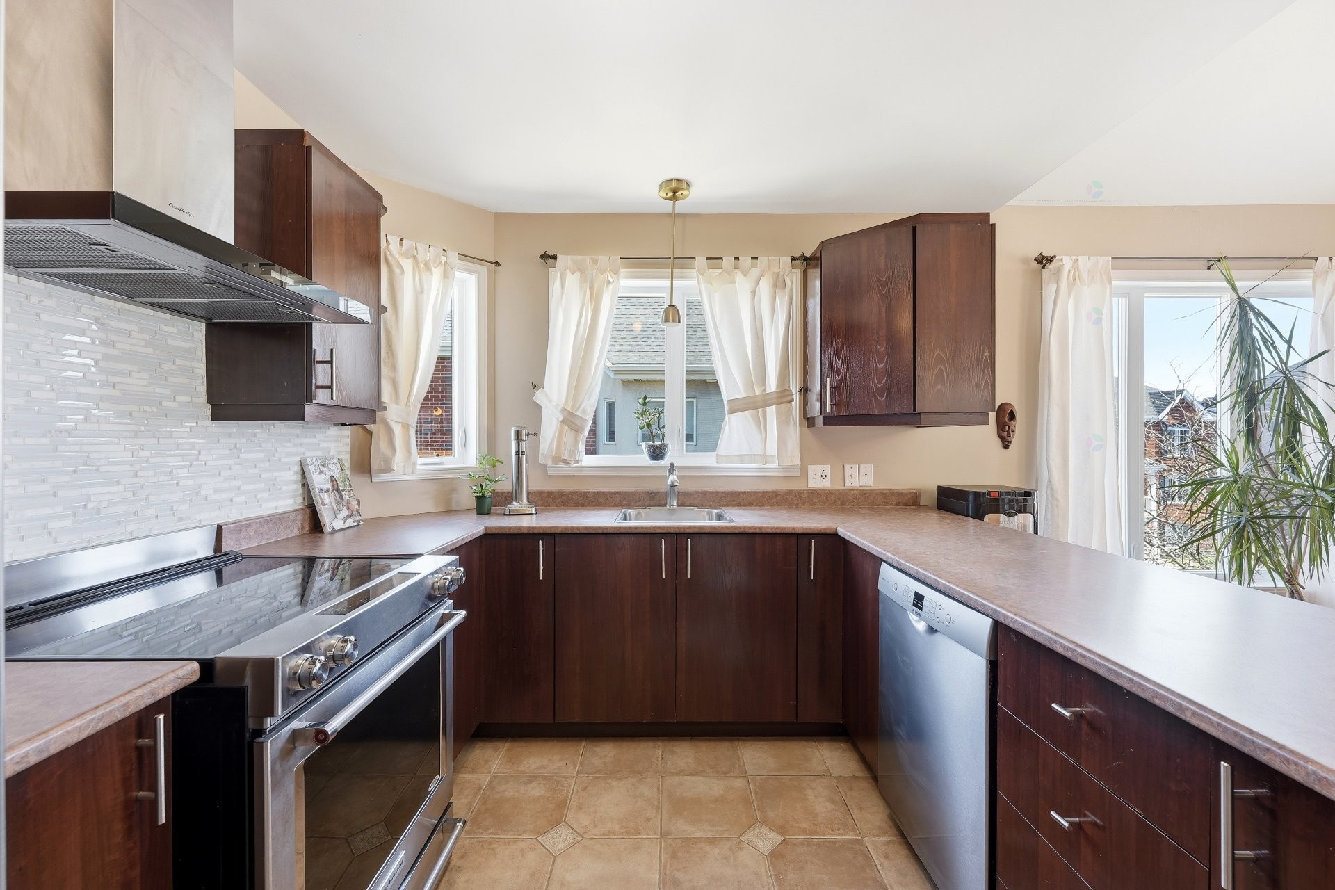 









108


Place de Chenonceau

, 6,
Sainte-Julie,




QC
J3E2P2

