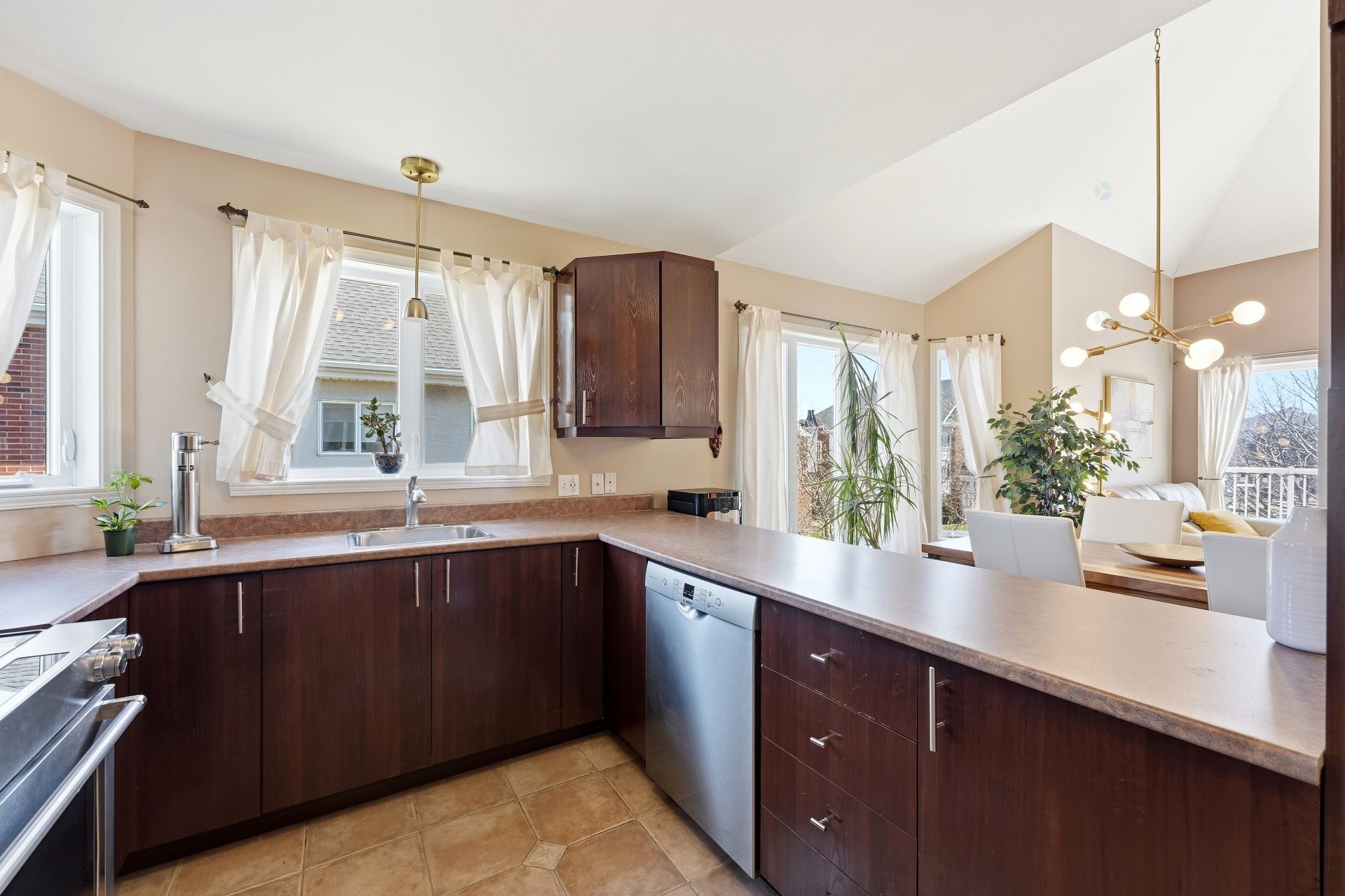 









108


Place de Chenonceau

, 6,
Sainte-Julie,




QC
J3E2P2

