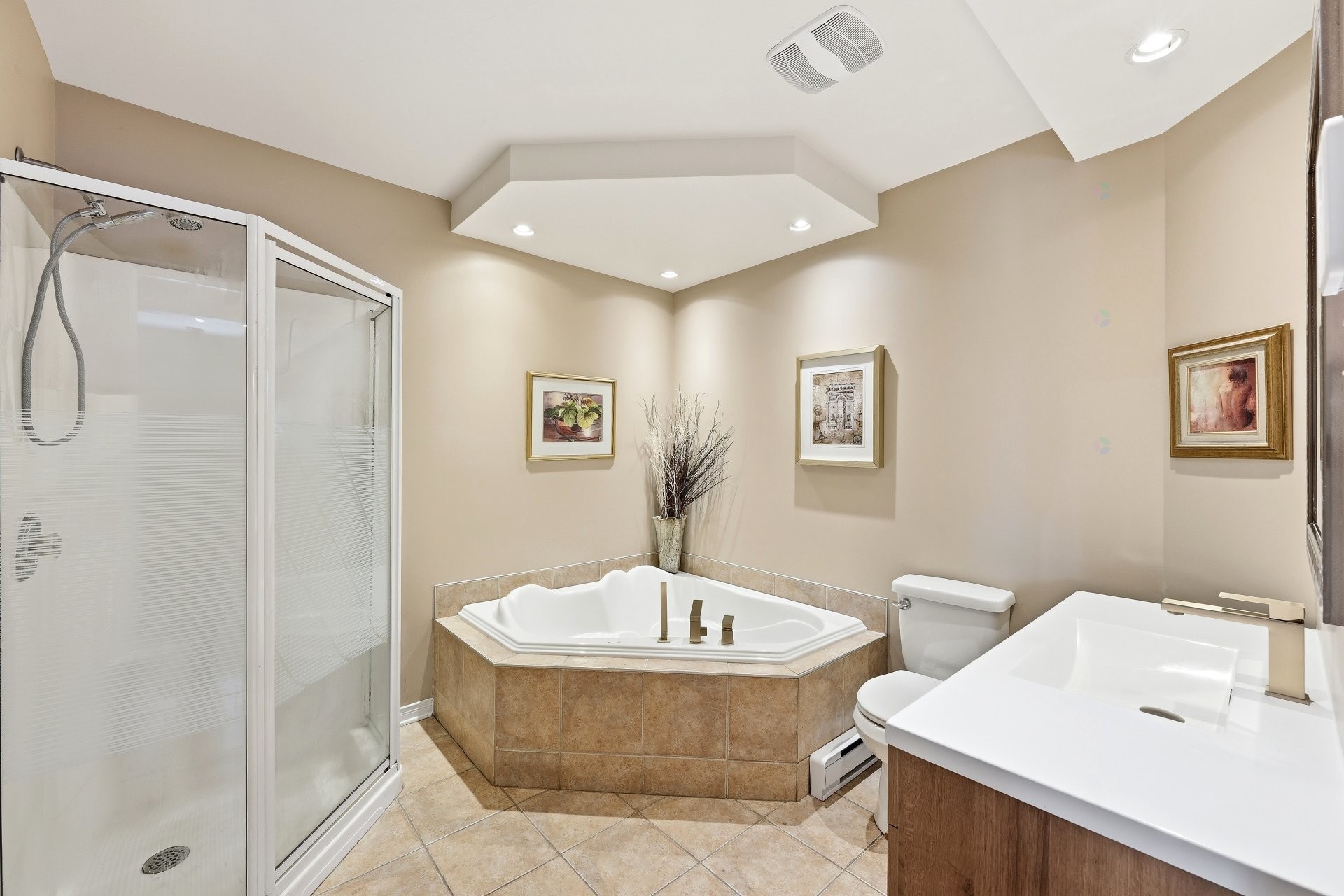 









108


Place de Chenonceau

, 6,
Sainte-Julie,




QC
J3E2P2

