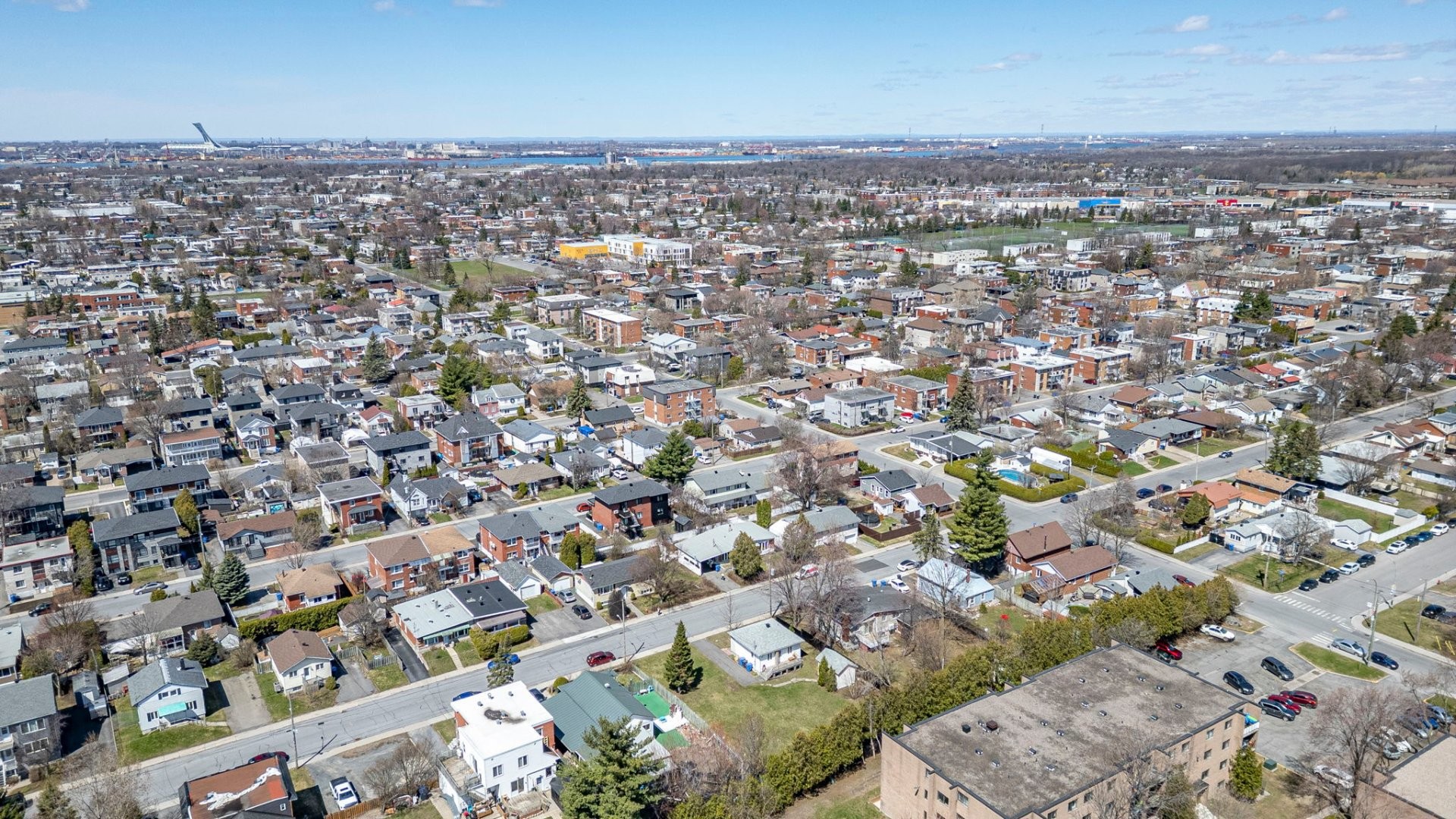 









230


Rue Paul

,
Longueuil (Le Vieux-Longueuil),







QC
J4L1A2


