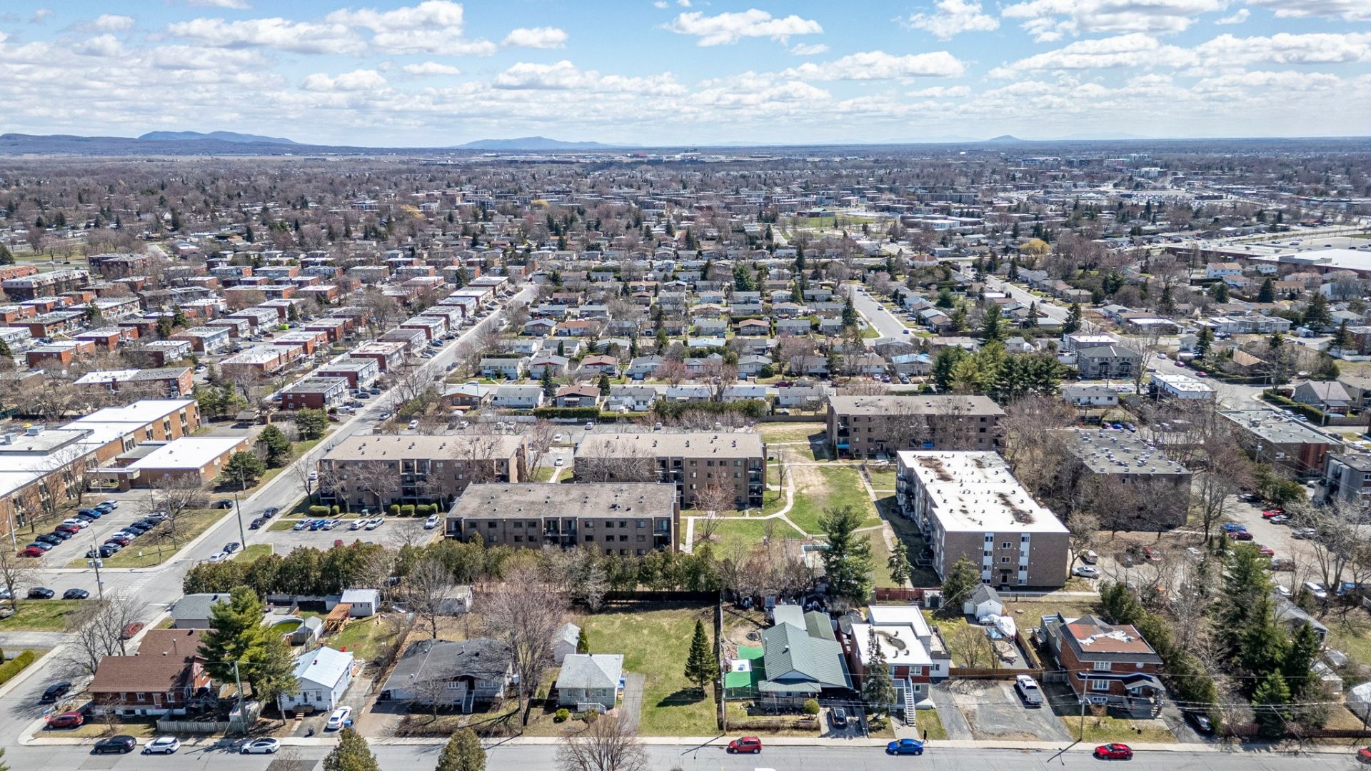 









230


Rue Paul

,
Longueuil (Le Vieux-Longueuil),







QC
J4L1A2

