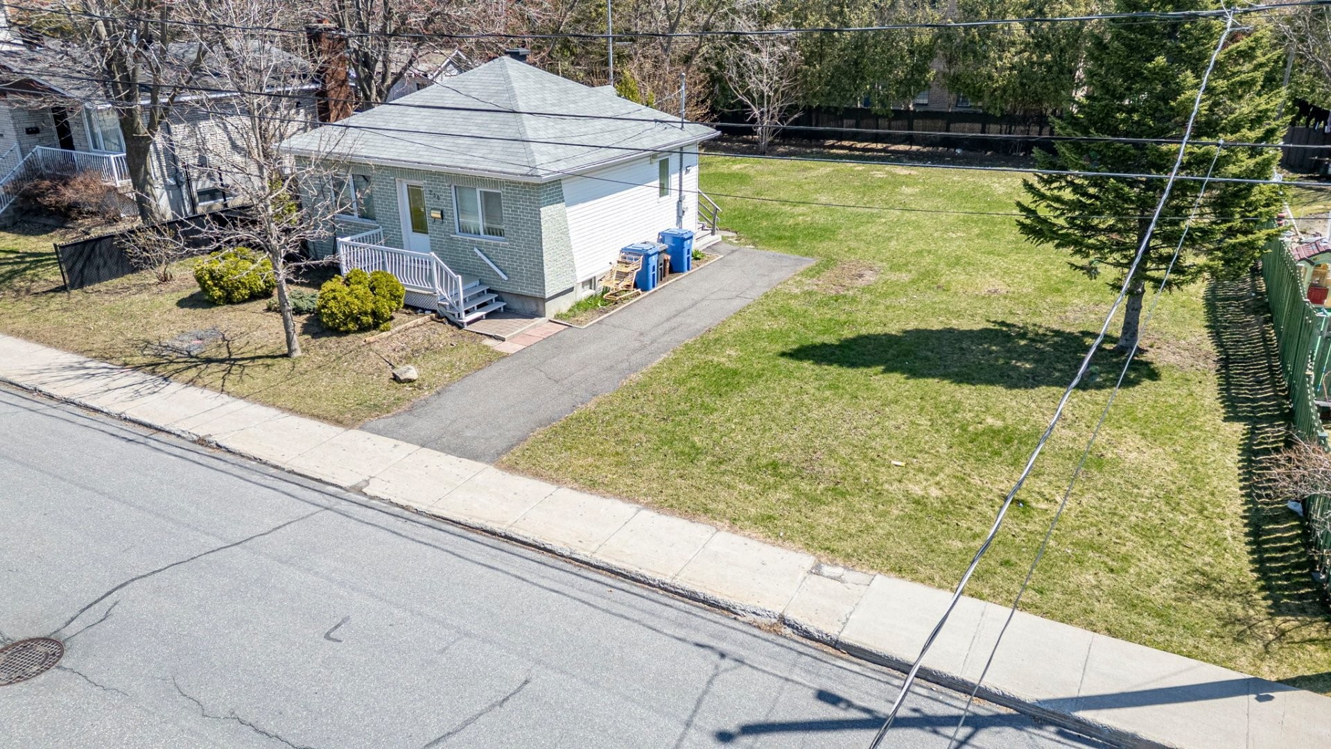 









230


Rue Paul

,
Longueuil (Le Vieux-Longueuil),







QC
J4L1A2

