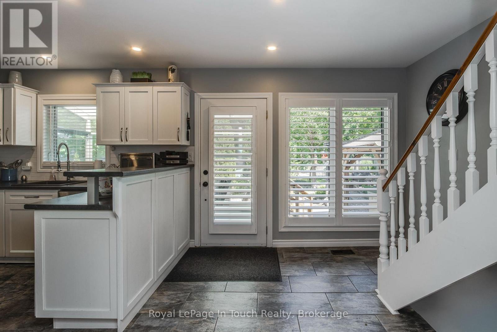 












27 DON STREET

,
Penetanguishene,




Ontario
L9M1E5

