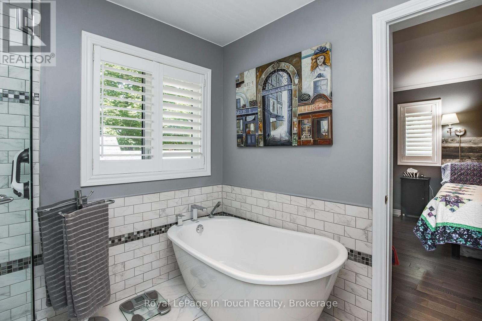 












27 DON STREET

,
Penetanguishene,




Ontario
L9M1E5

