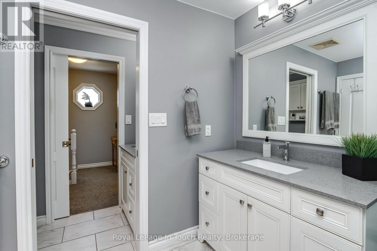 












27 DON STREET

,
Penetanguishene,




Ontario
L9M1E5


