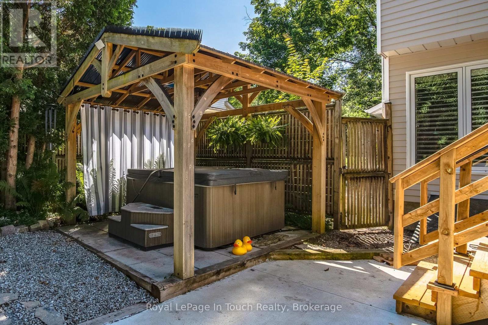 












27 DON STREET

,
Penetanguishene,




Ontario
L9M1E5

