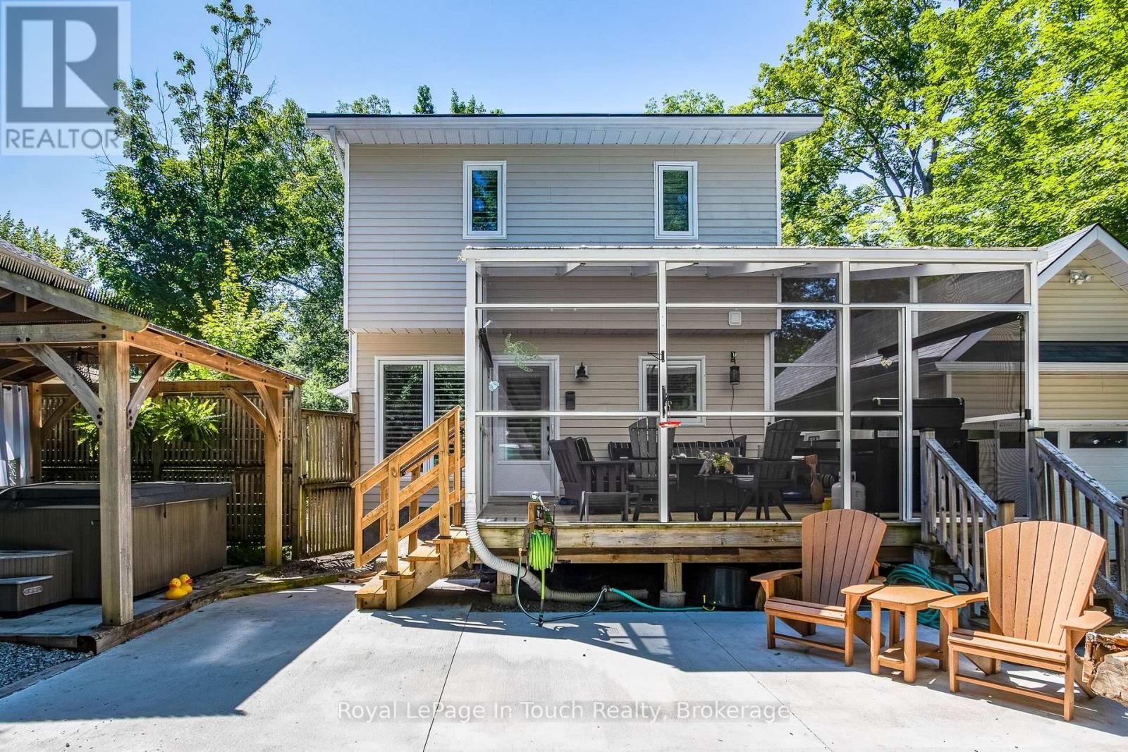












27 DON STREET

,
Penetanguishene,




Ontario
L9M1E5

