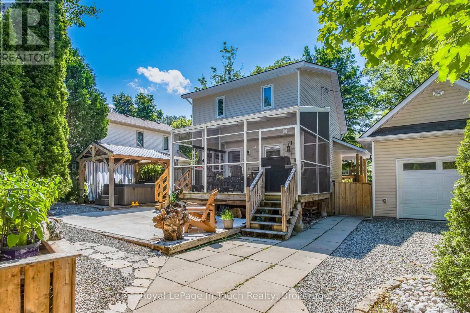 












27 DON STREET

,
Penetanguishene,




Ontario
L9M1E5


