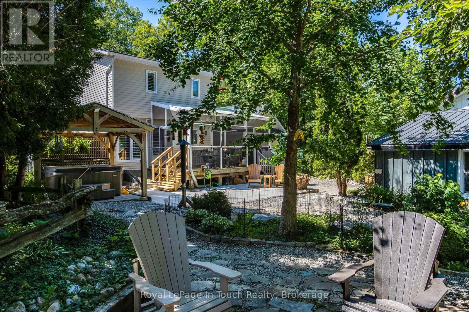 












27 DON STREET

,
Penetanguishene,




Ontario
L9M1E5


