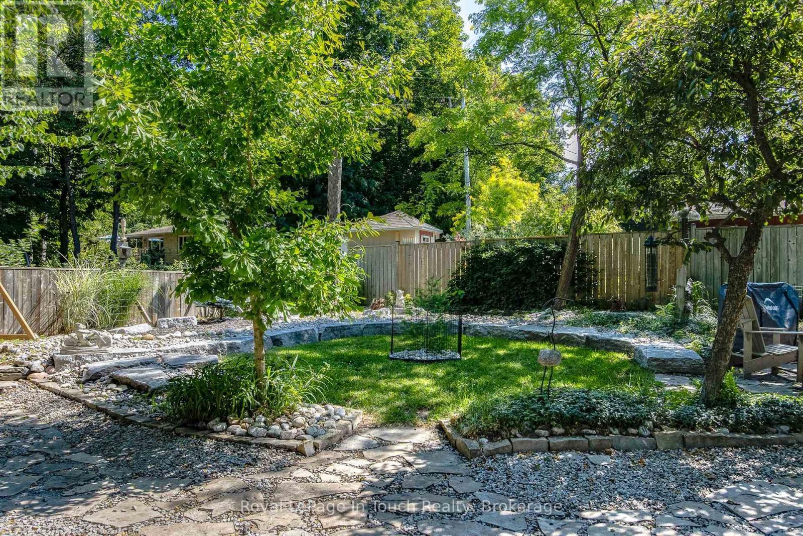 












27 DON STREET

,
Penetanguishene,




Ontario
L9M1E5

