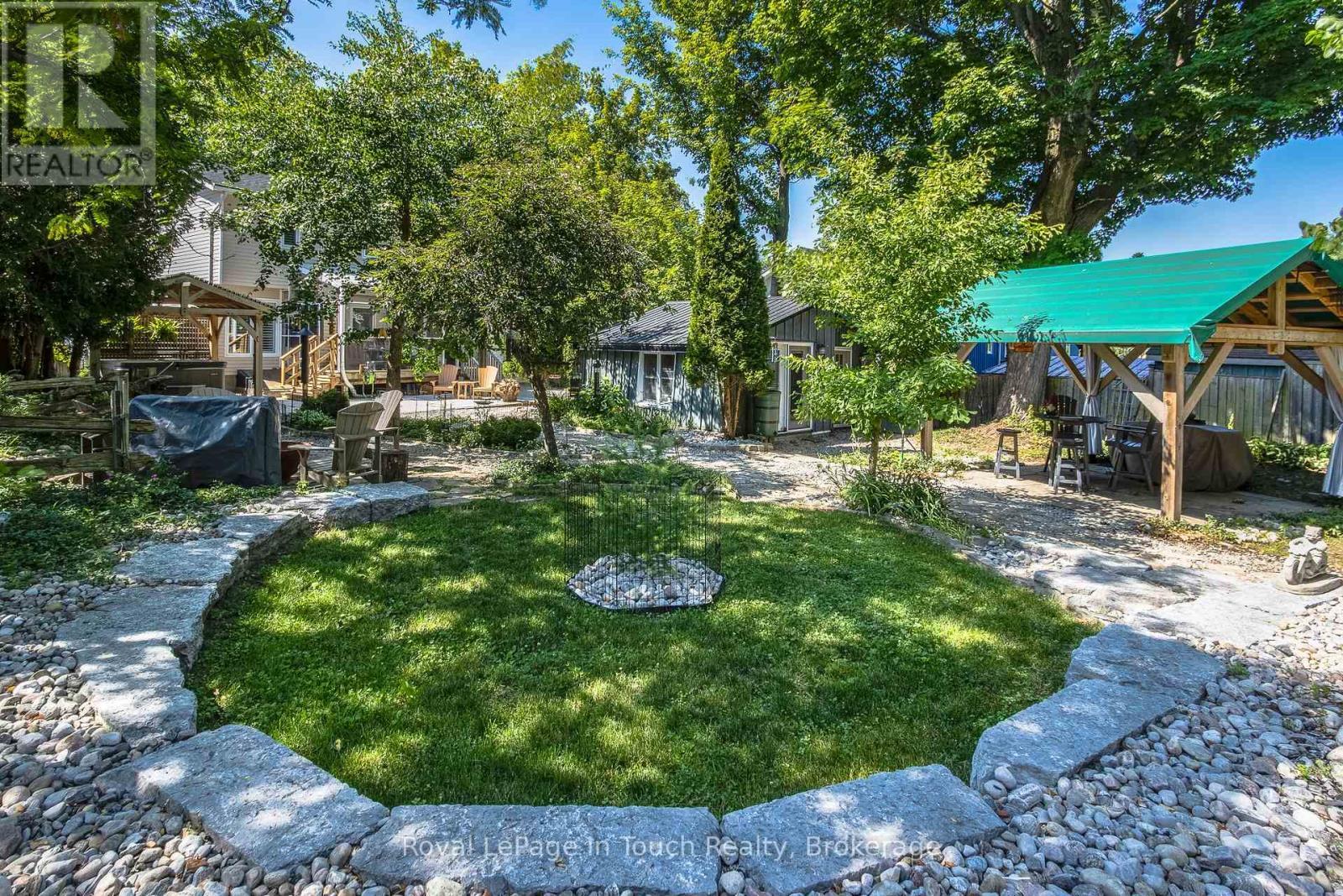 












27 DON STREET

,
Penetanguishene,




Ontario
L9M1E5


