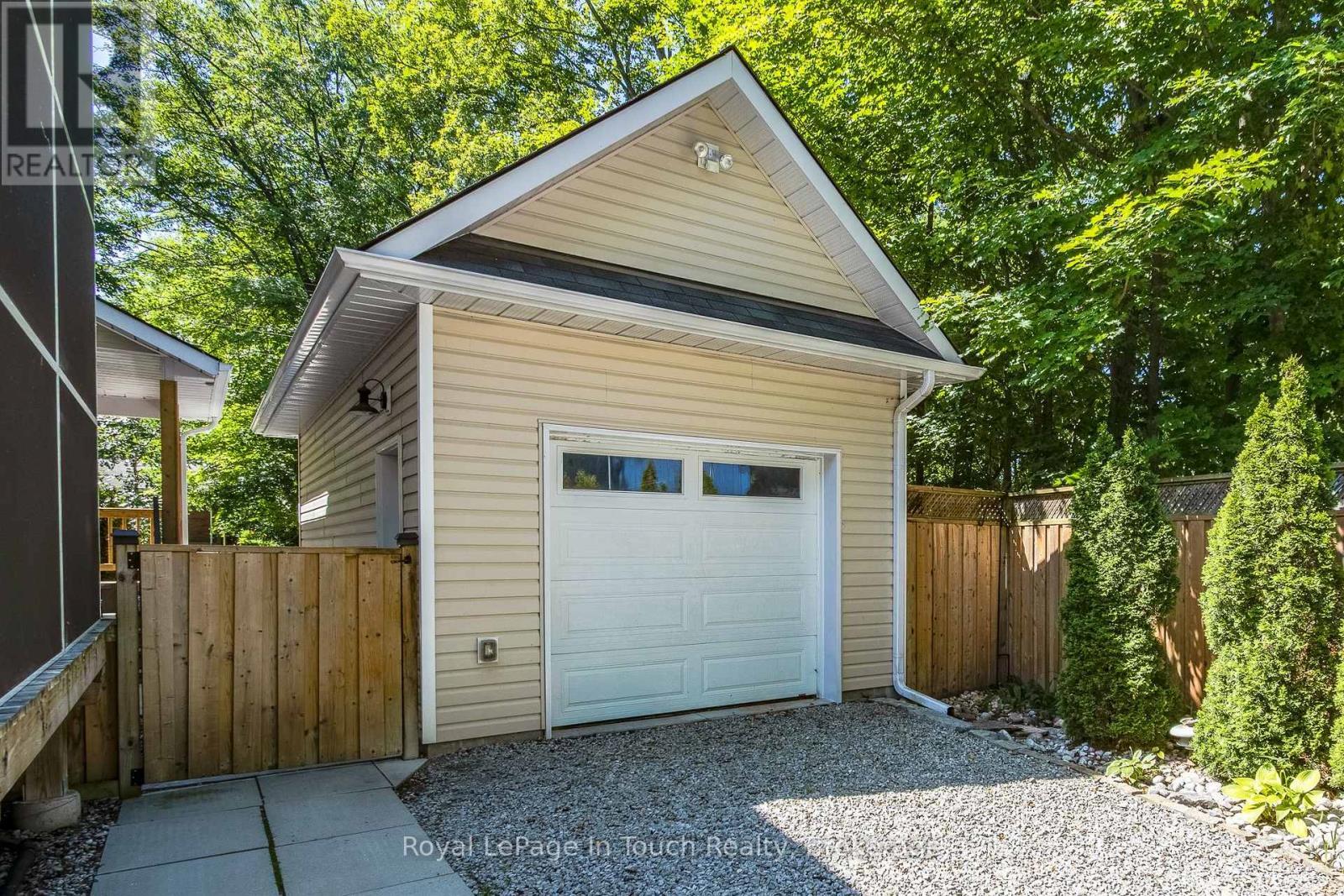 












27 DON STREET

,
Penetanguishene,




Ontario
L9M1E5

