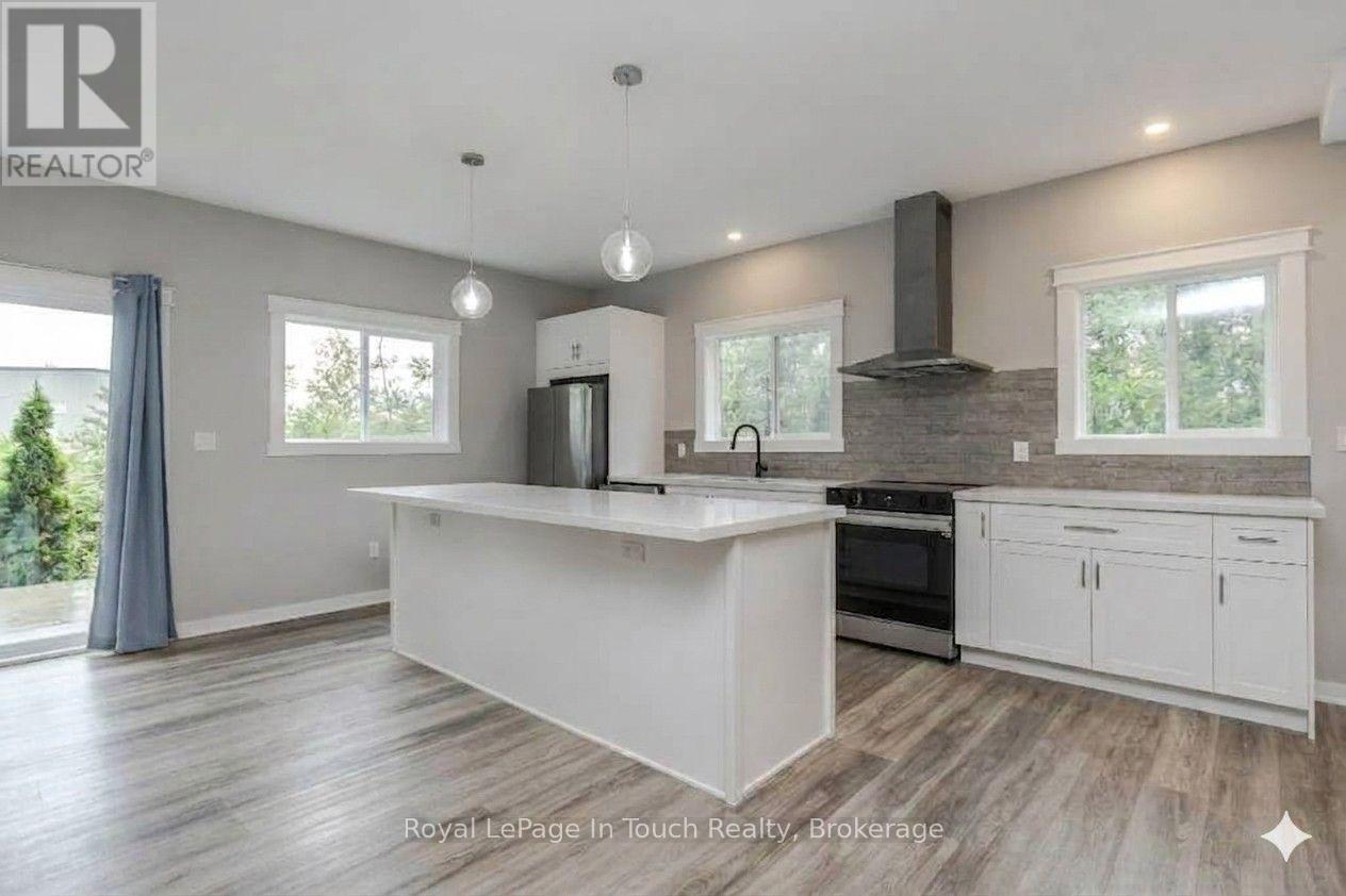 












40 PORT SEVERN ROAD N

,
Georgian Bay (Baxter),




Ontario
L0K1S0

