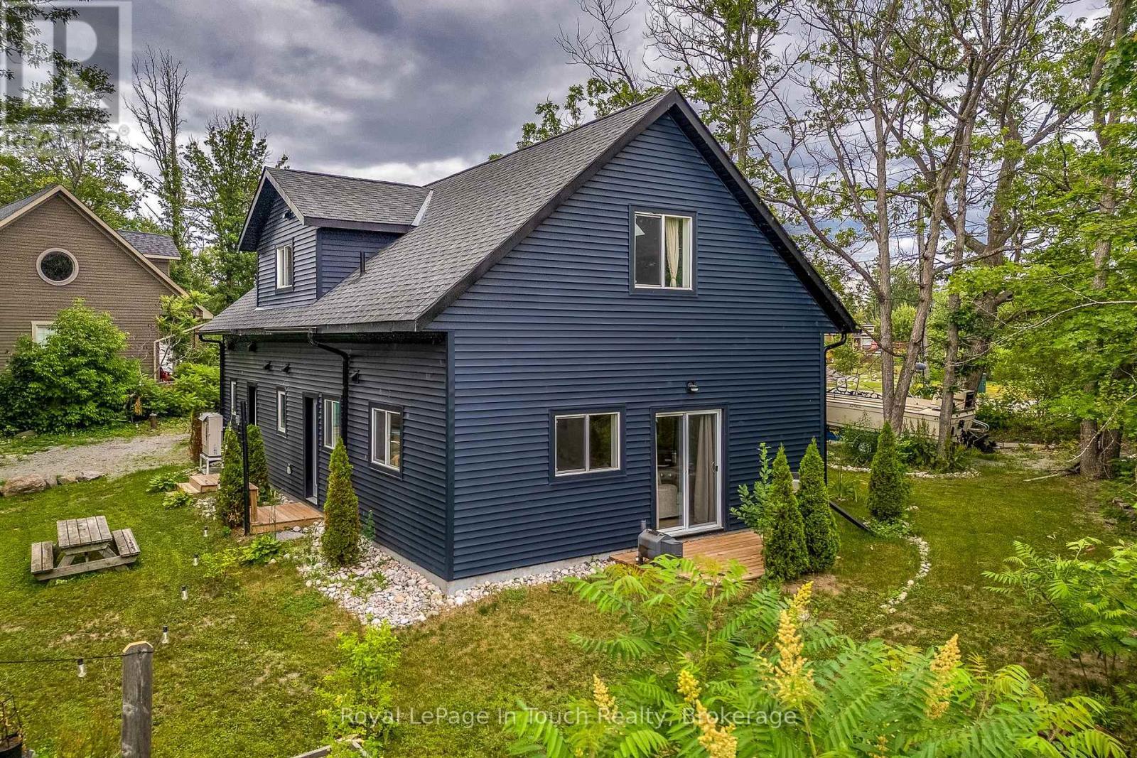 












40 PORT SEVERN ROAD N

,
Georgian Bay (Baxter),




Ontario
L0K1S0


