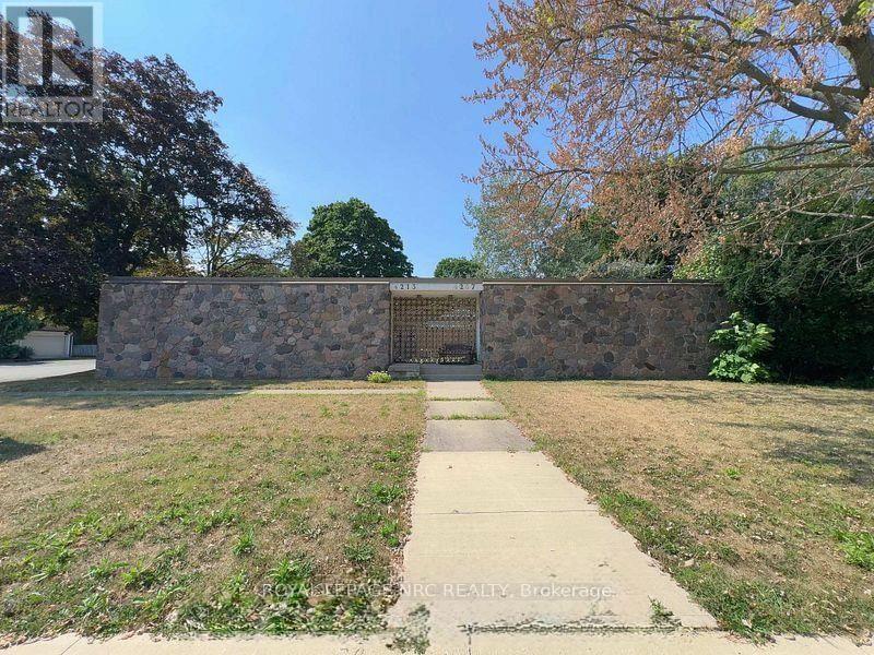 












4213/4207 4213/4207 DRUMMOND ROAD

,
Niagara Falls (Morrison),




Ontario
L2E6C2

